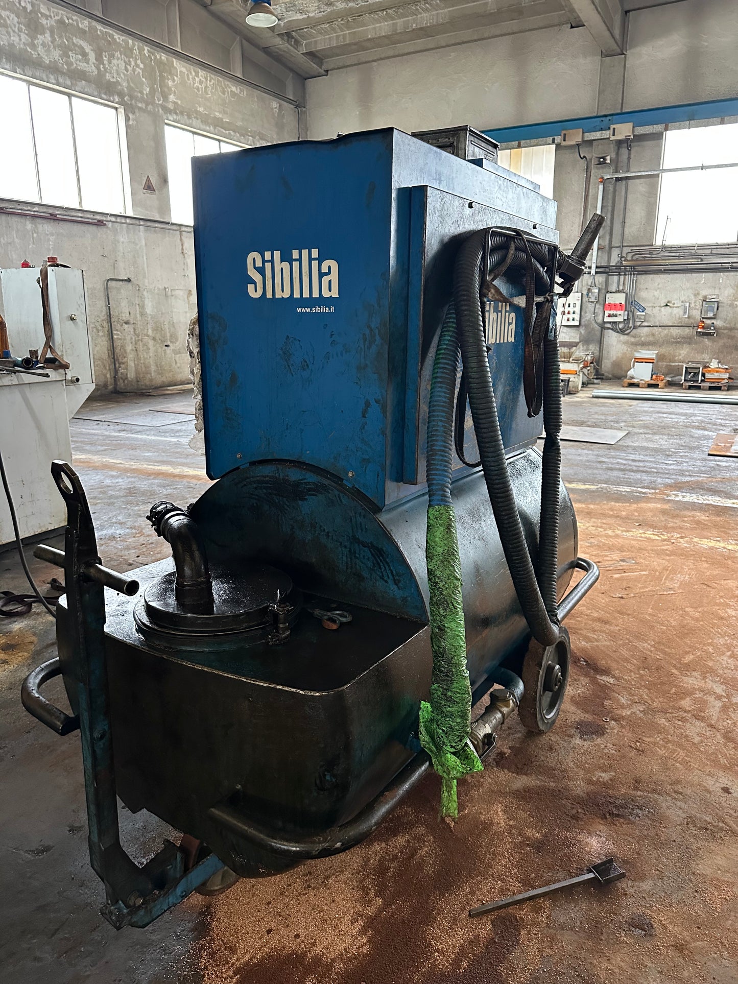 Aspiratori industriali SIBILIA per recupero liquidi da macchine utensili il Metalmeccanico Di M