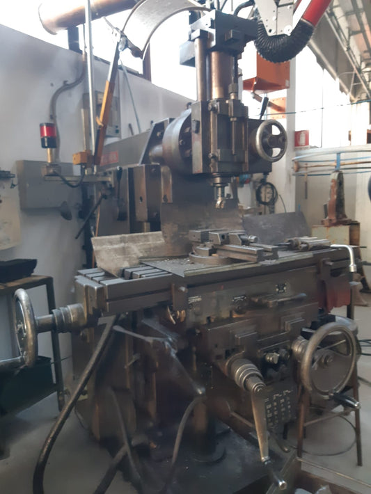 Fresatrice N°2 usata – tavola lunga e comandi completi, pronta per officina