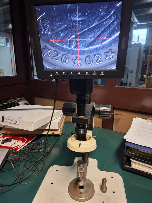 Microscopio digitale da controllo con monitor LCD 8” usato il Metalmeccanico Di M