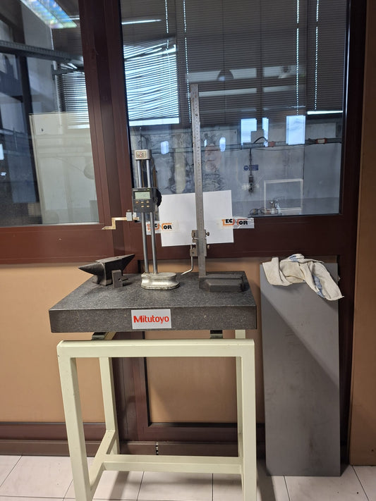 Altimetro digitale Mitutoyo usato con piano in granito – Strumento di misura da officina il Metalmeccanico Di M