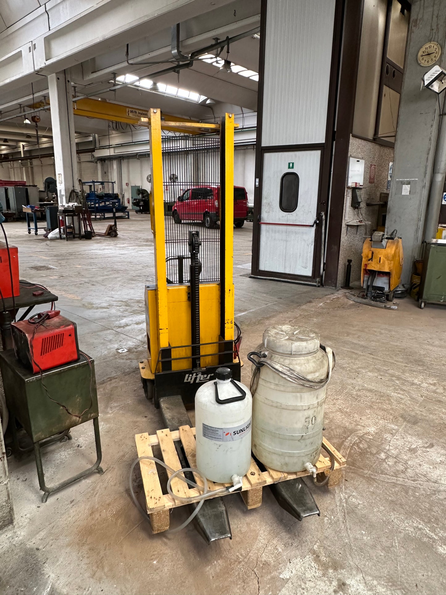 Sollevatore elettrico a timone Lifter ITMC 10/16 – portata 1.000 kg usato il Metalmeccanico Di M