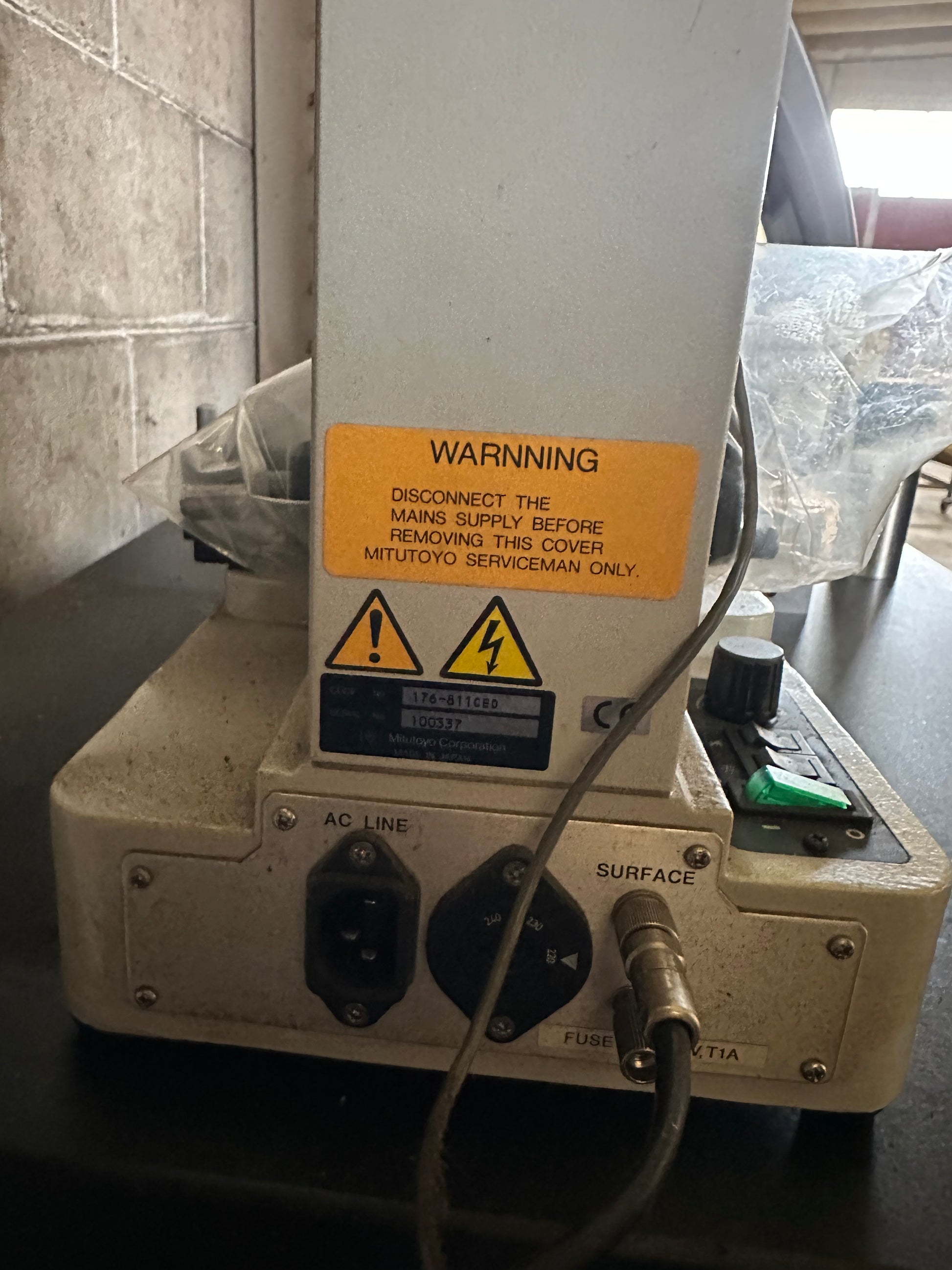Microscopio di misura Mitutoyo TM usato il Metalmeccanico Di M
