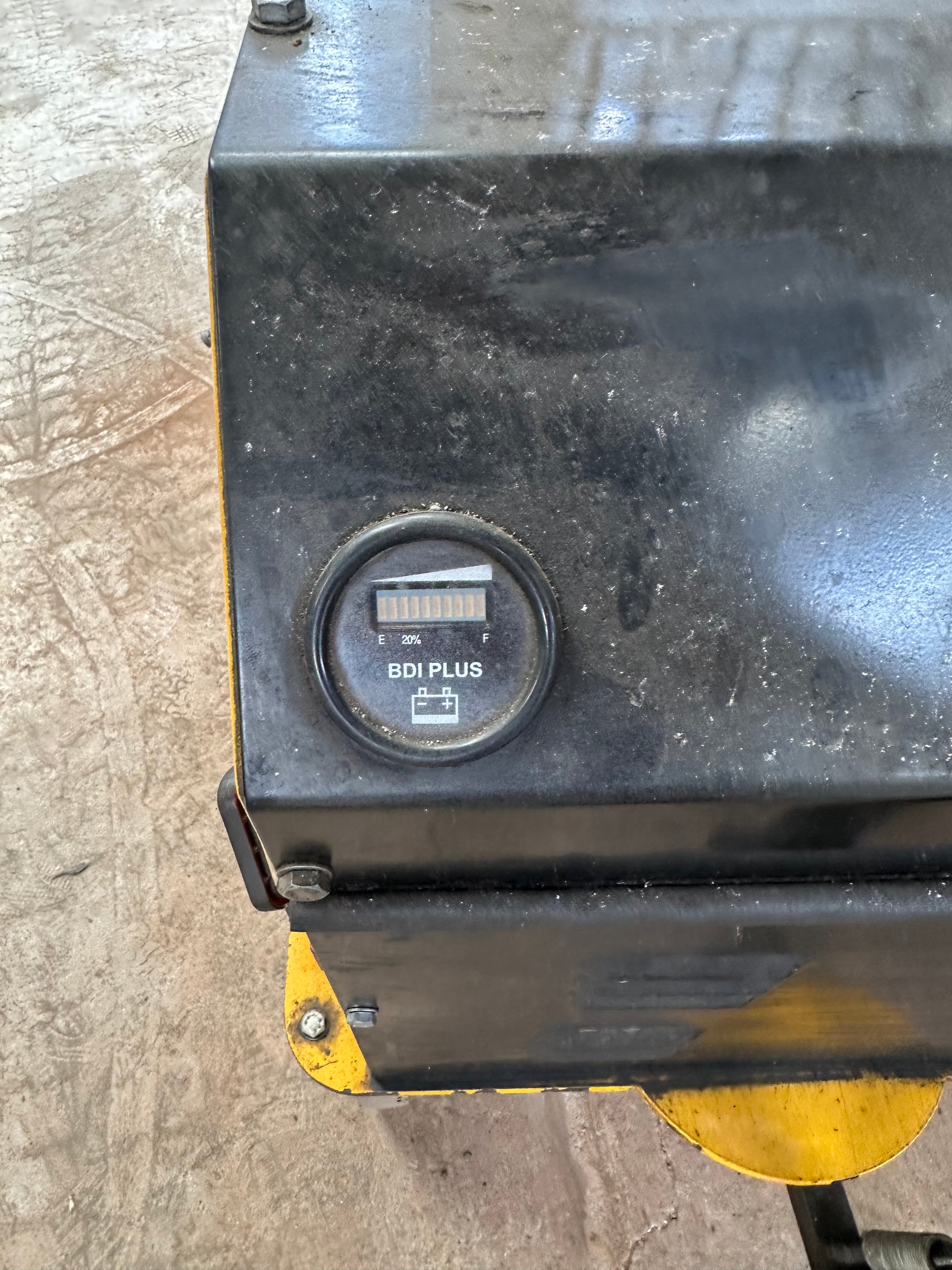 Sollevatore elettrico a timone Lifter ITMC 10/16 – portata 1.000 kg usato il Metalmeccanico Di M