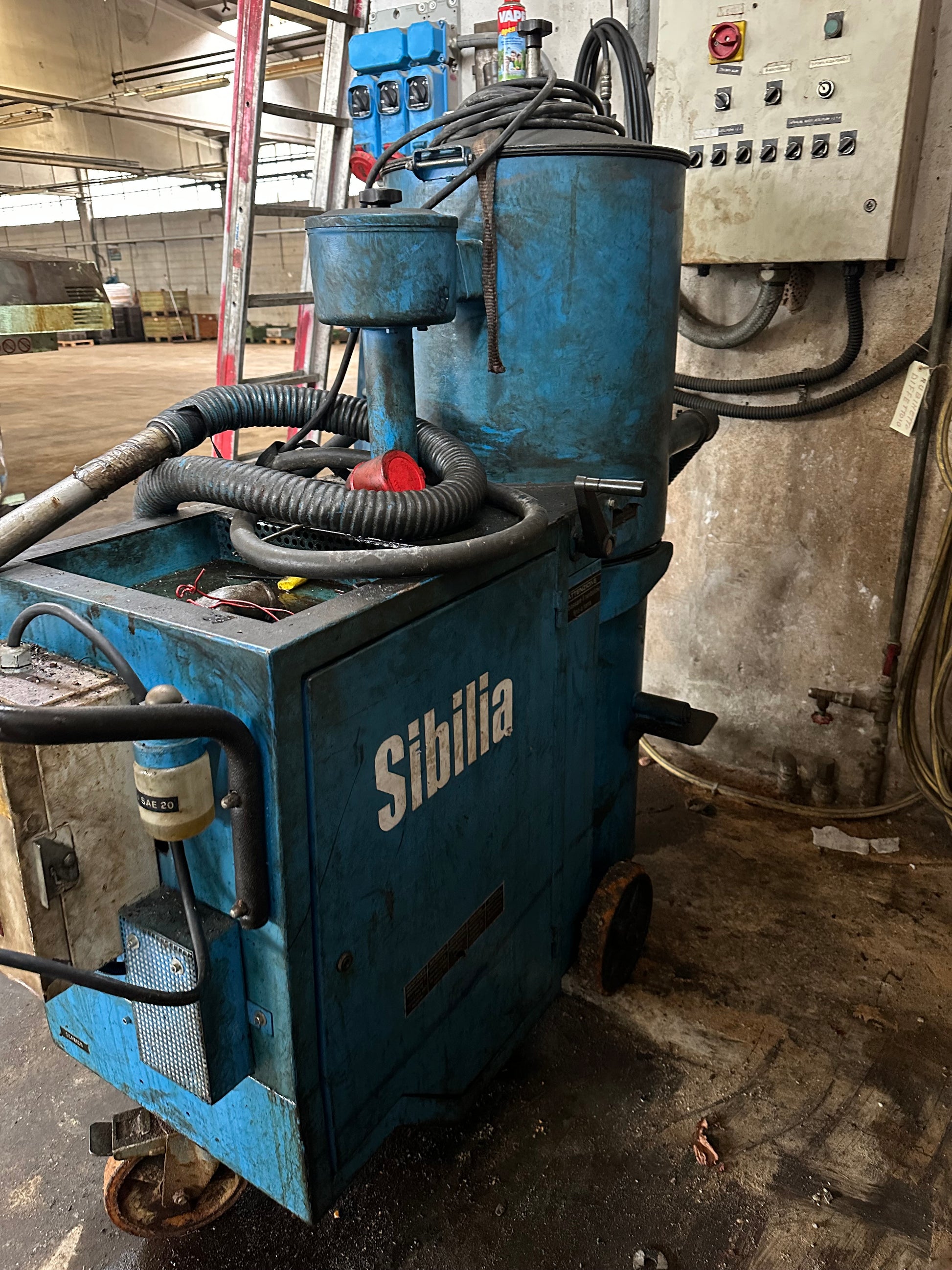 Aspiratori industriali SIBILIA per recupero liquidi da macchine utensili il Metalmeccanico Di M