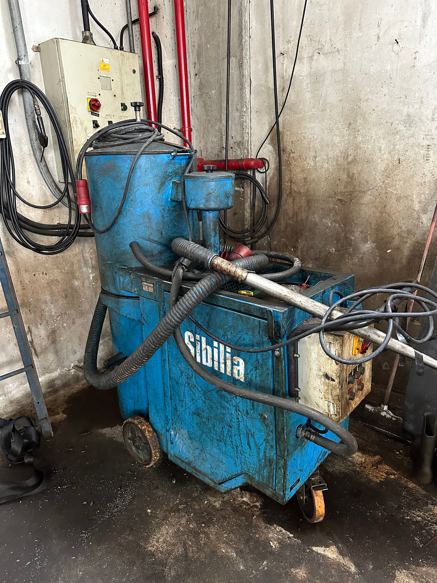 Aspiratori industriali SIBILIA per recupero liquidi da macchine utensili il Metalmeccanico Di M