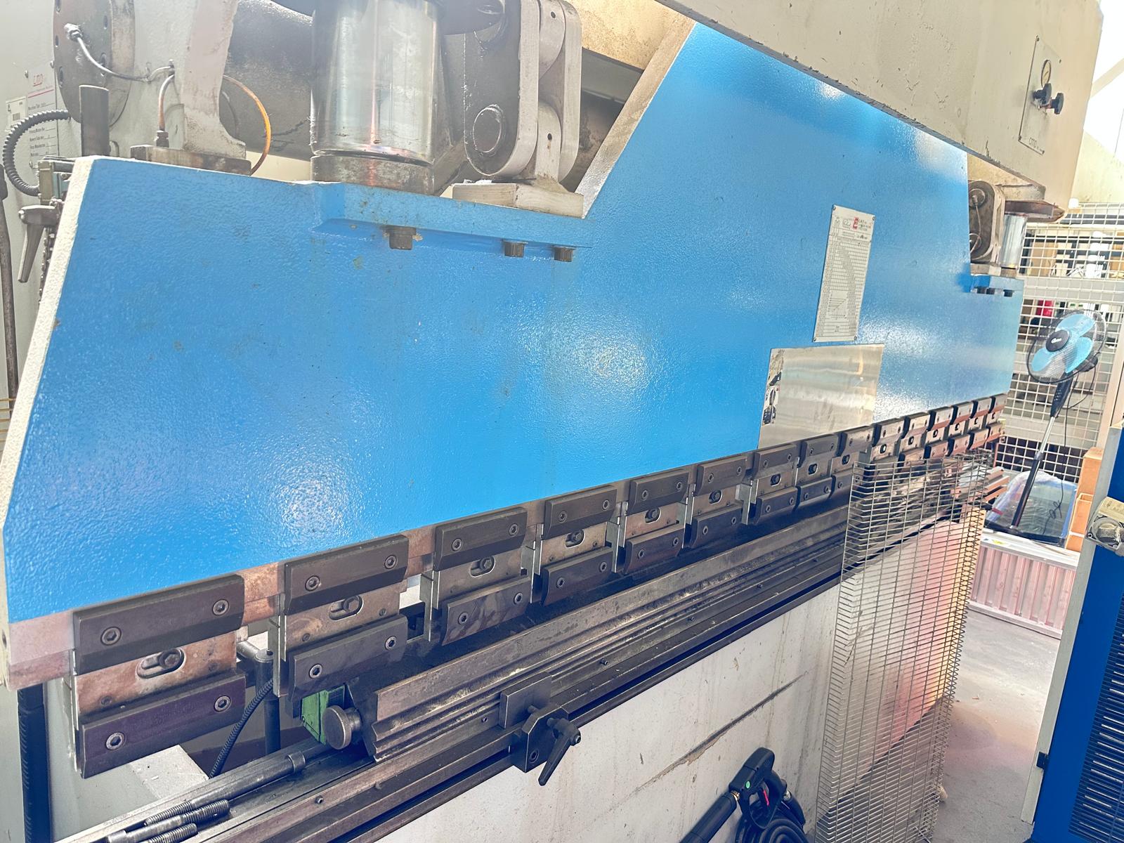 Pressa piegatrice idraulica CMP P30070 H 70 ton usata il Metalmeccanico Di M