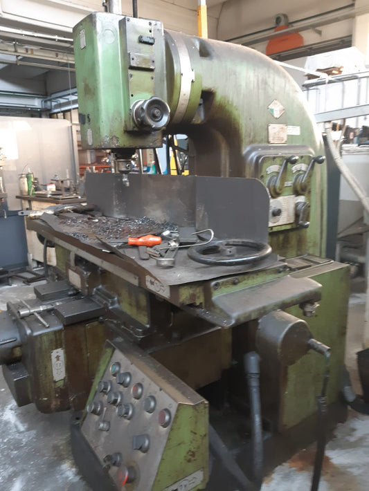 Fresatrice N°1 usata tipo universale – tavola ampia, macchina pesante da officina