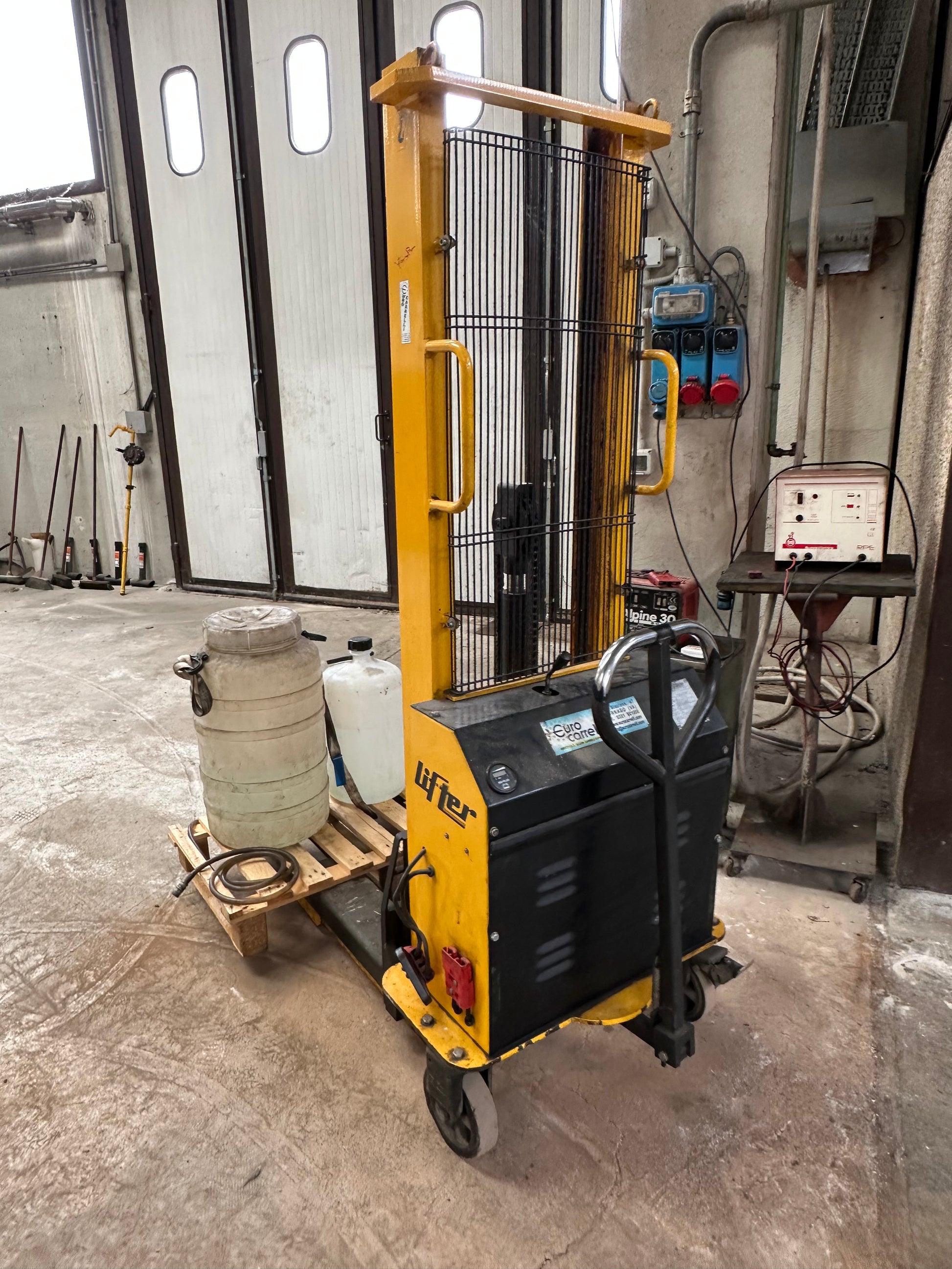 Sollevatore elettrico a timone Lifter ITMC 10/16 – portata 1.000 kg usato il Metalmeccanico Di M
