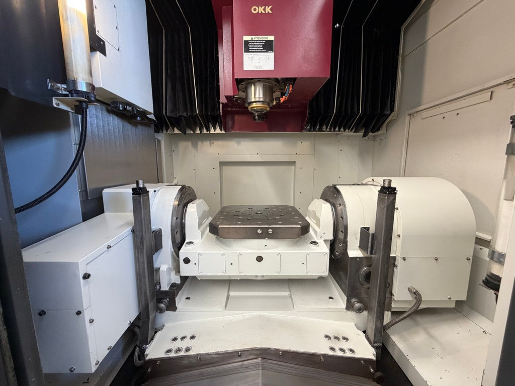 Centro di lavoro 5 assi continui ad alta velocità OKK VP600 5AX usato il Metalmeccanico Di M