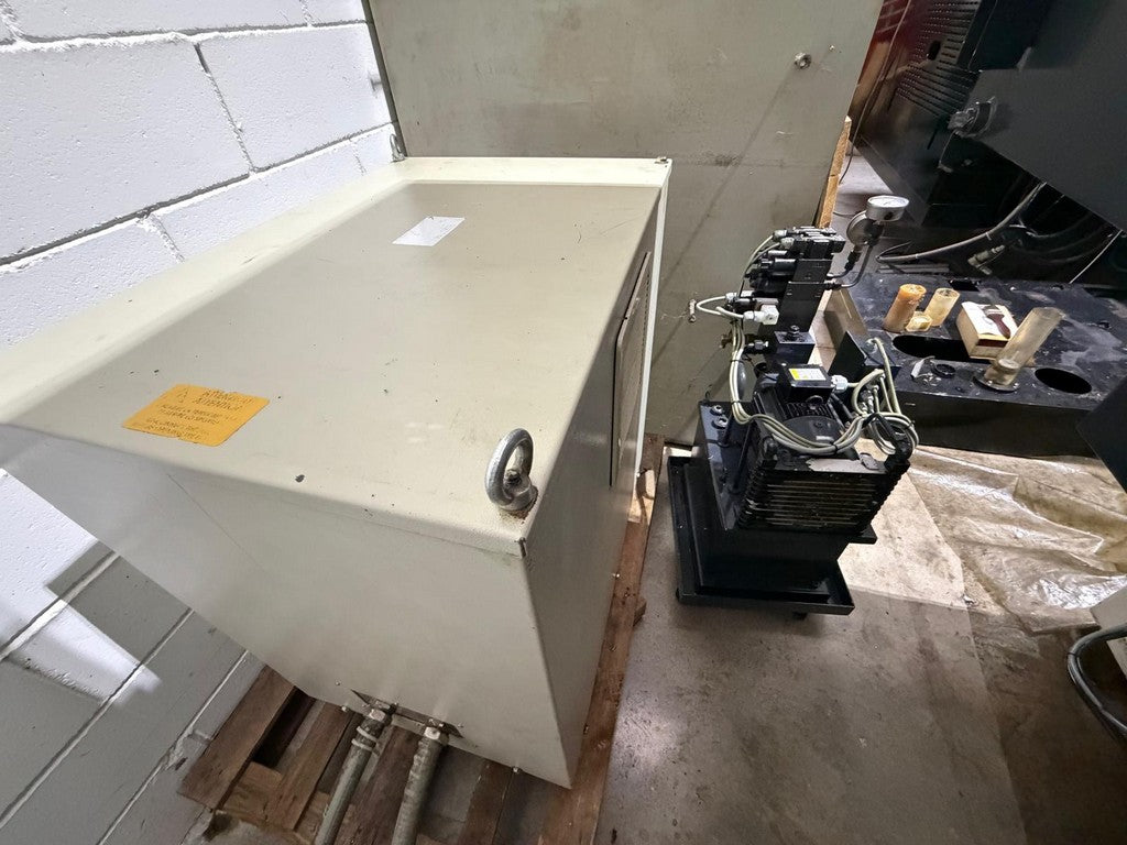 Centro di lavoro 5 assi continui ad alta velocità OKK VP600 5AX usato il Metalmeccanico Di M