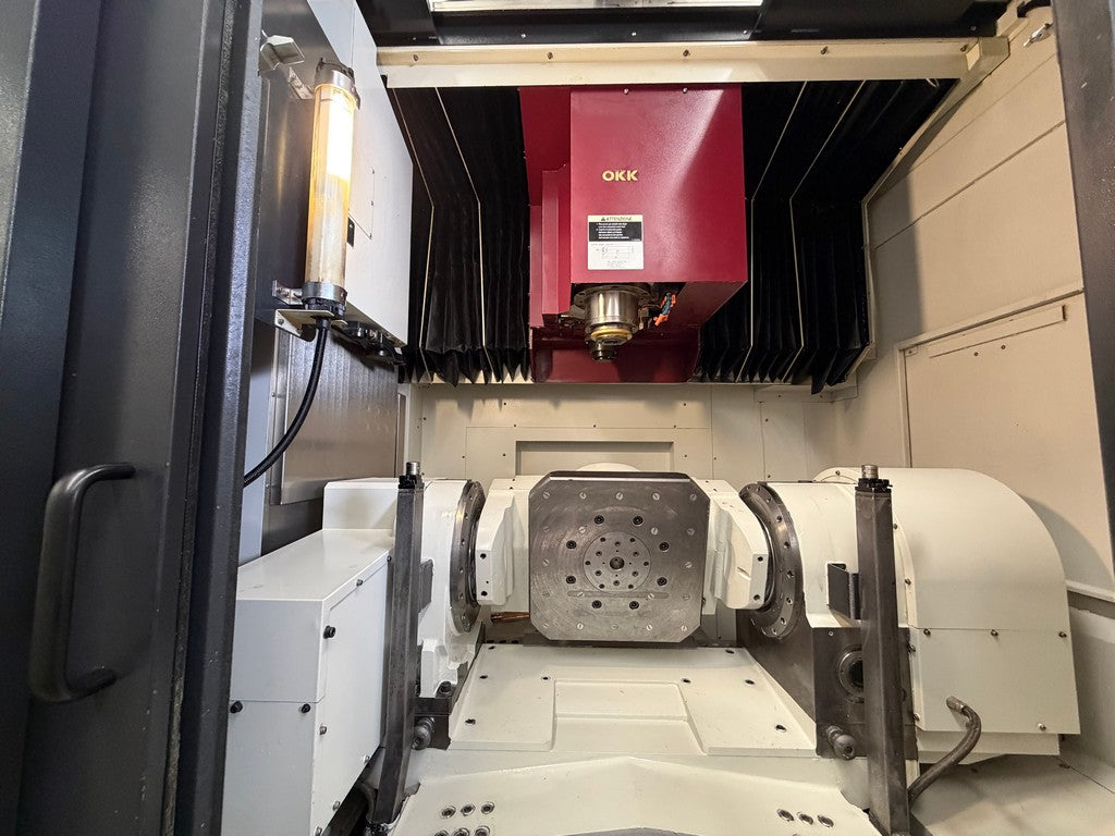 Centro di lavoro 5 assi continui ad alta velocità OKK VP600 5AX usato il Metalmeccanico Di M