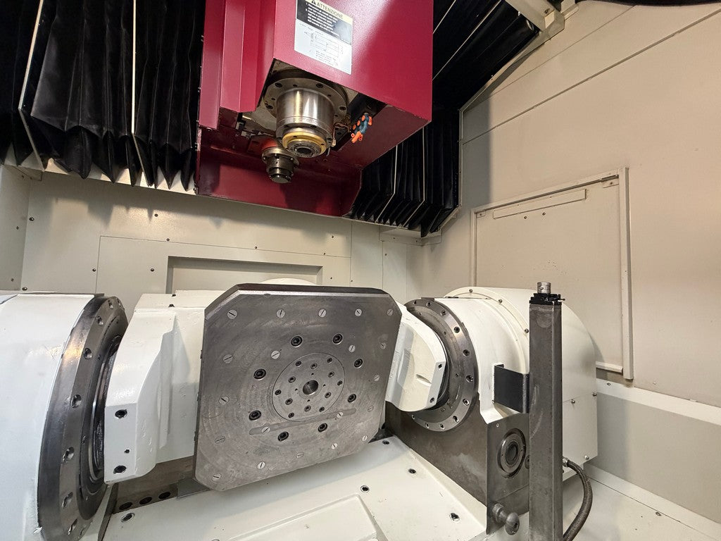 Centro di lavoro 5 assi continui ad alta velocità OKK VP600 5AX usato il Metalmeccanico Di M