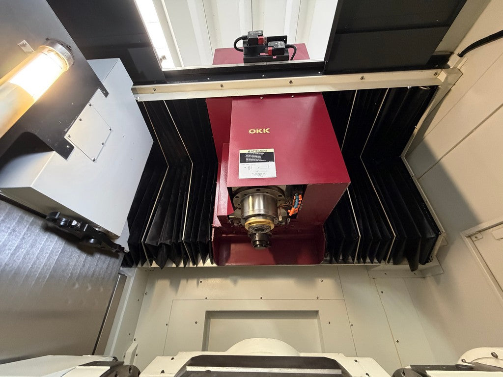 Centro di lavoro 5 assi continui ad alta velocità OKK VP600 5AX usato il Metalmeccanico Di M