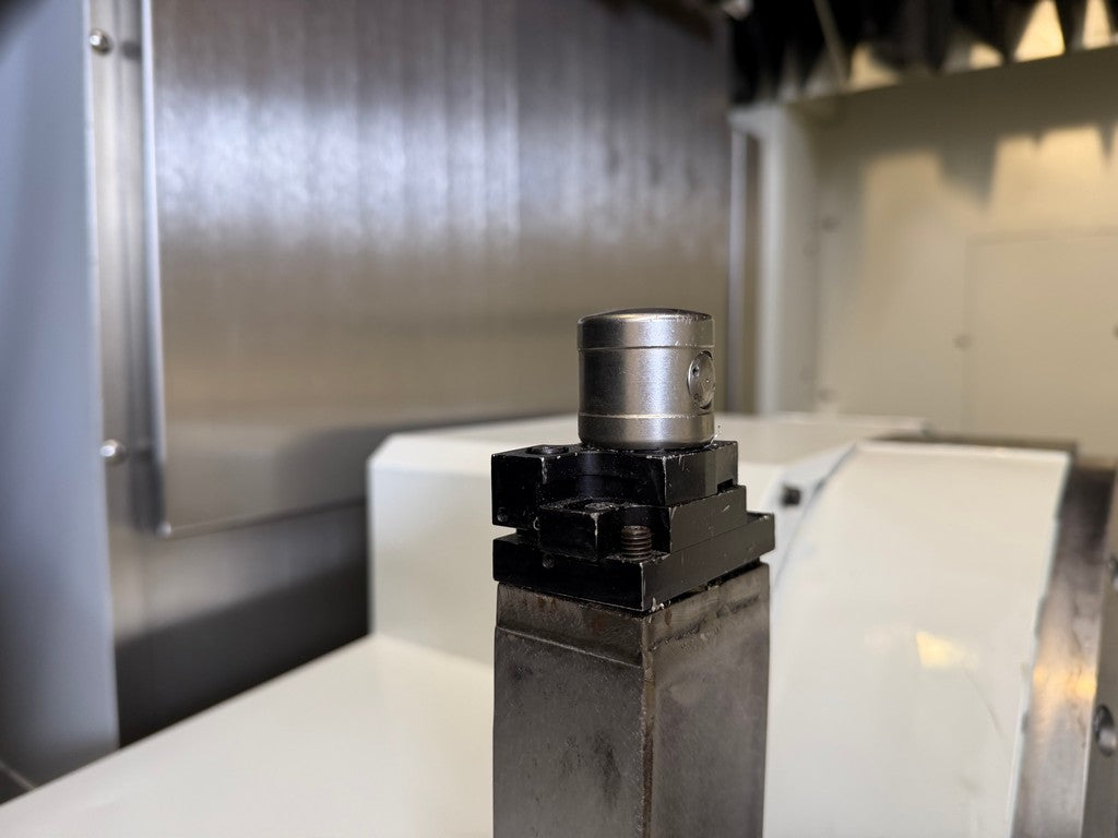 Centro di lavoro 5 assi continui ad alta velocità OKK VP600 5AX usato il Metalmeccanico Di M