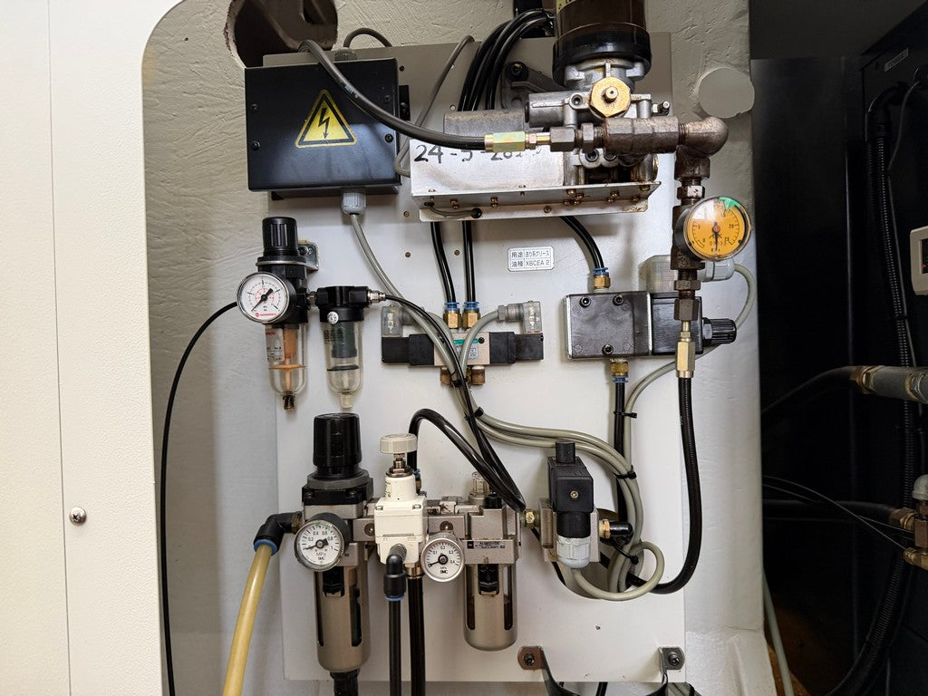 Centro di lavoro 5 assi continui ad alta velocità OKK VP600 5AX usato il Metalmeccanico Di M