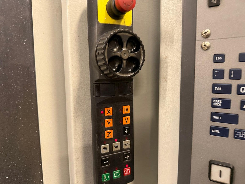 Centro di lavoro verticale BRIDGEPORT XR 1000 usato