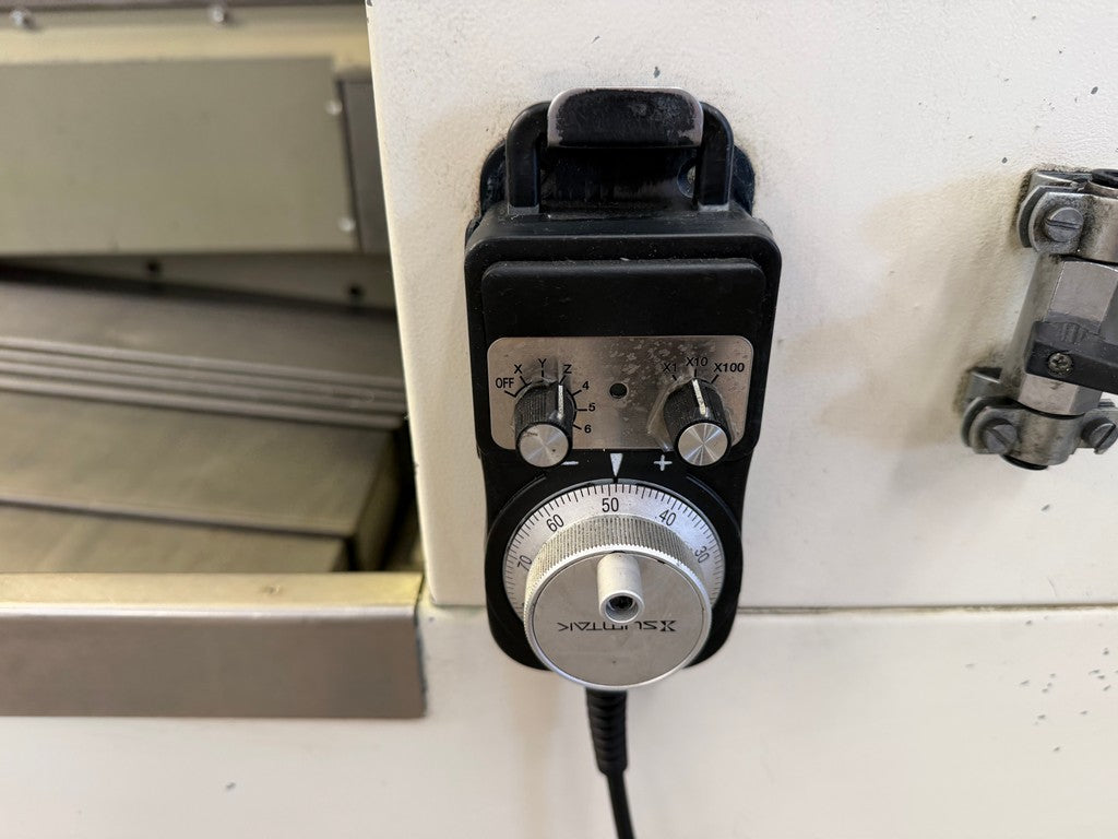 Centro di lavoro verticale VICTOR A110 usato il Metalmeccanico Di M