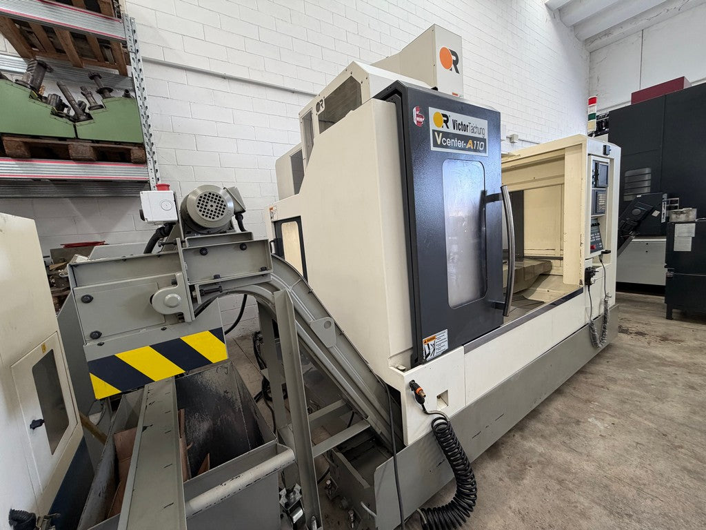 Centro di lavoro verticale VICTOR A110 usato il Metalmeccanico Di M