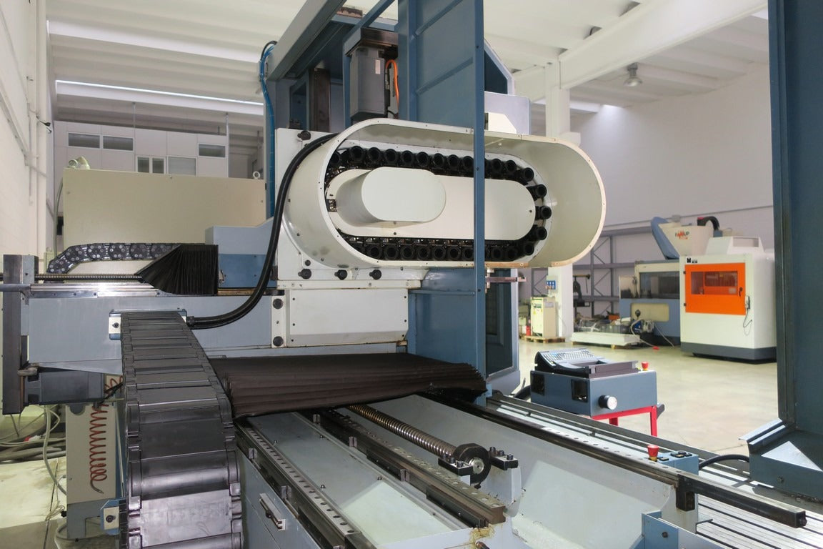 Centro di lavoro verticale a montante mobile GUALDONI GV 400 usato il Metalmeccanico Di M
