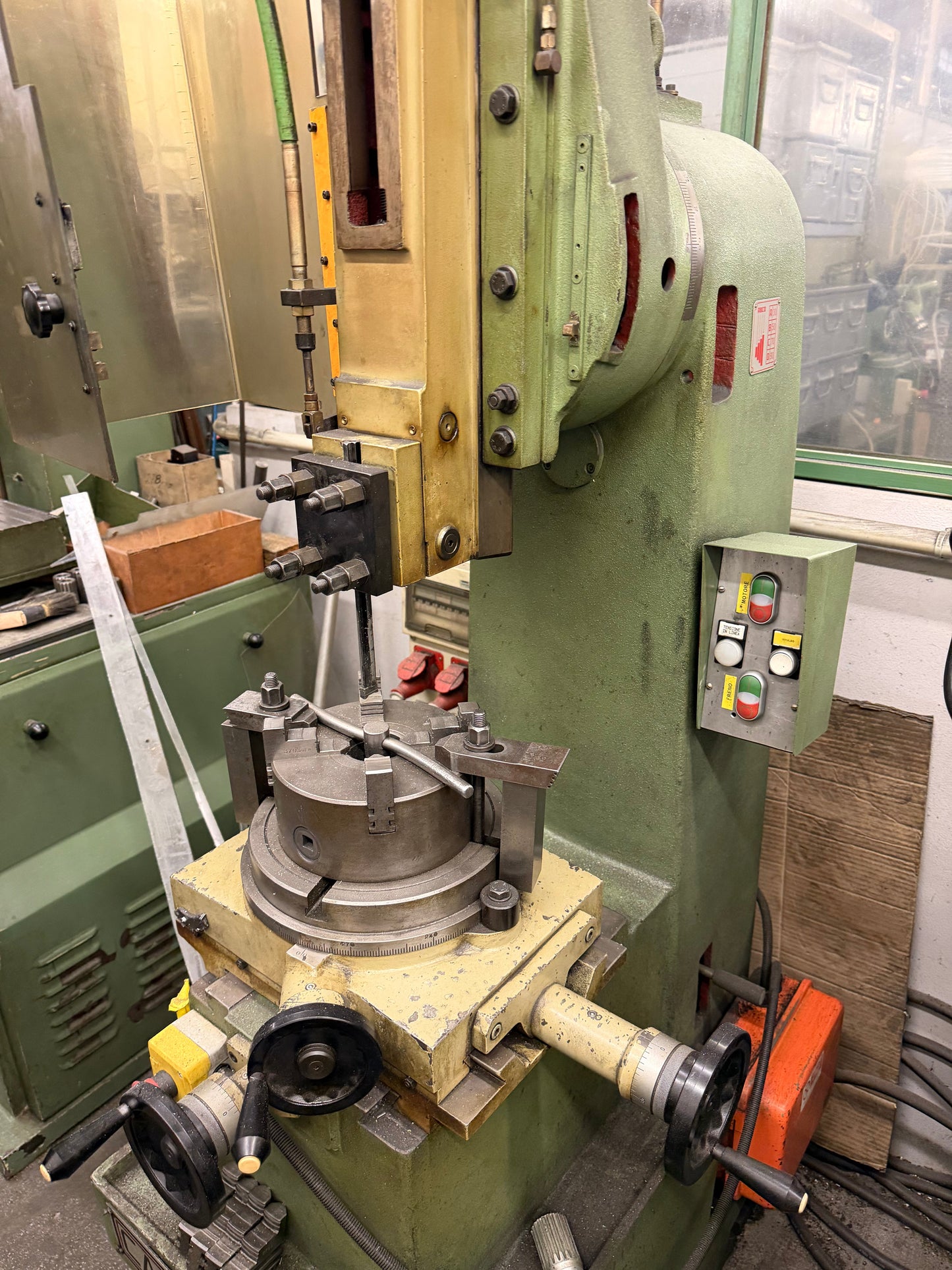 Stozzatrice a colonna C.A.B.E. 150 ST a norme CE usata – con tavola girevole il Metalmeccanico Di M