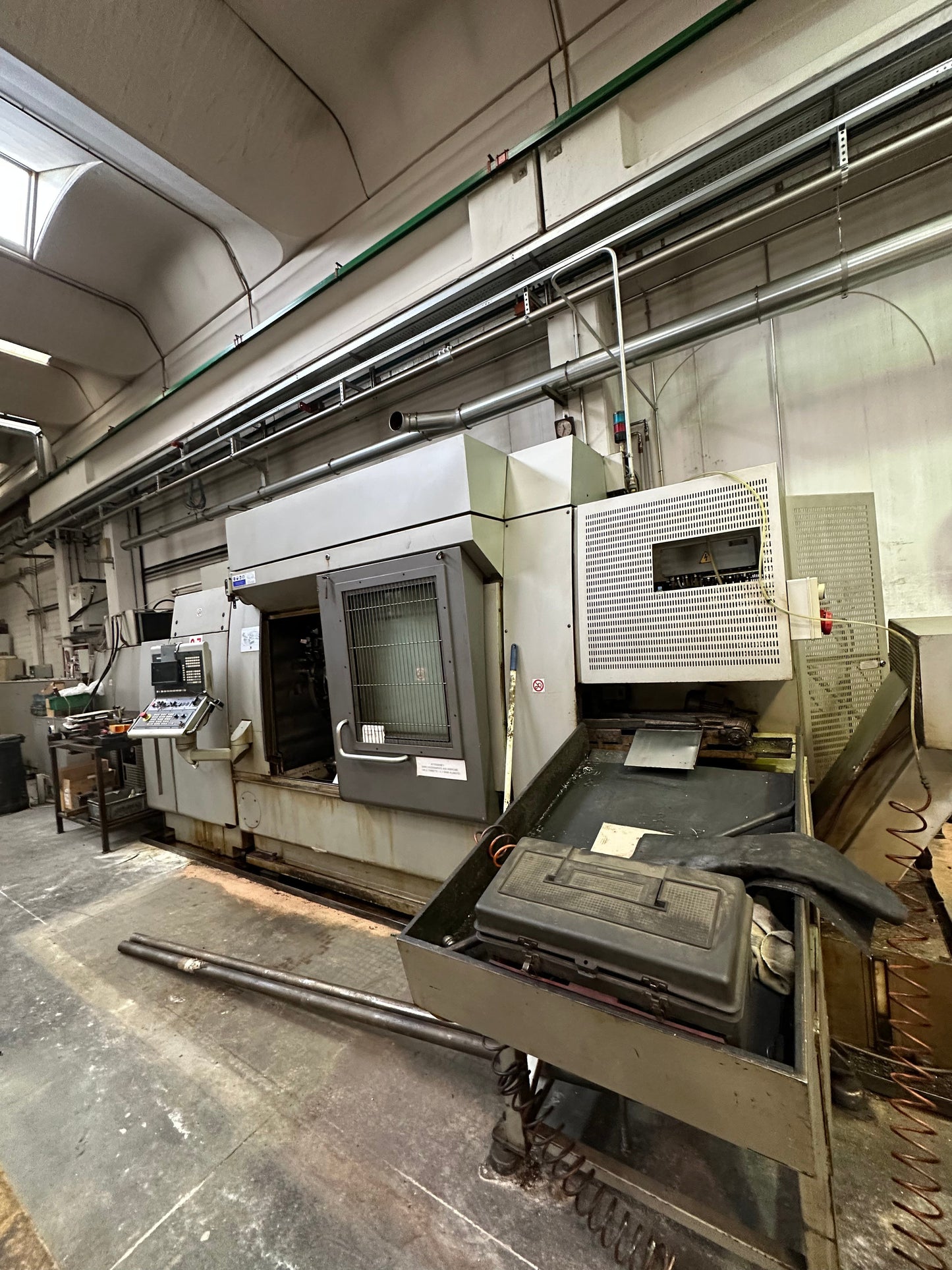 Tornio CNC Gildemeister GM 67 a 3 mandrini con caricatore IEMCA PRA 100/32 il Metalmeccanico Di M