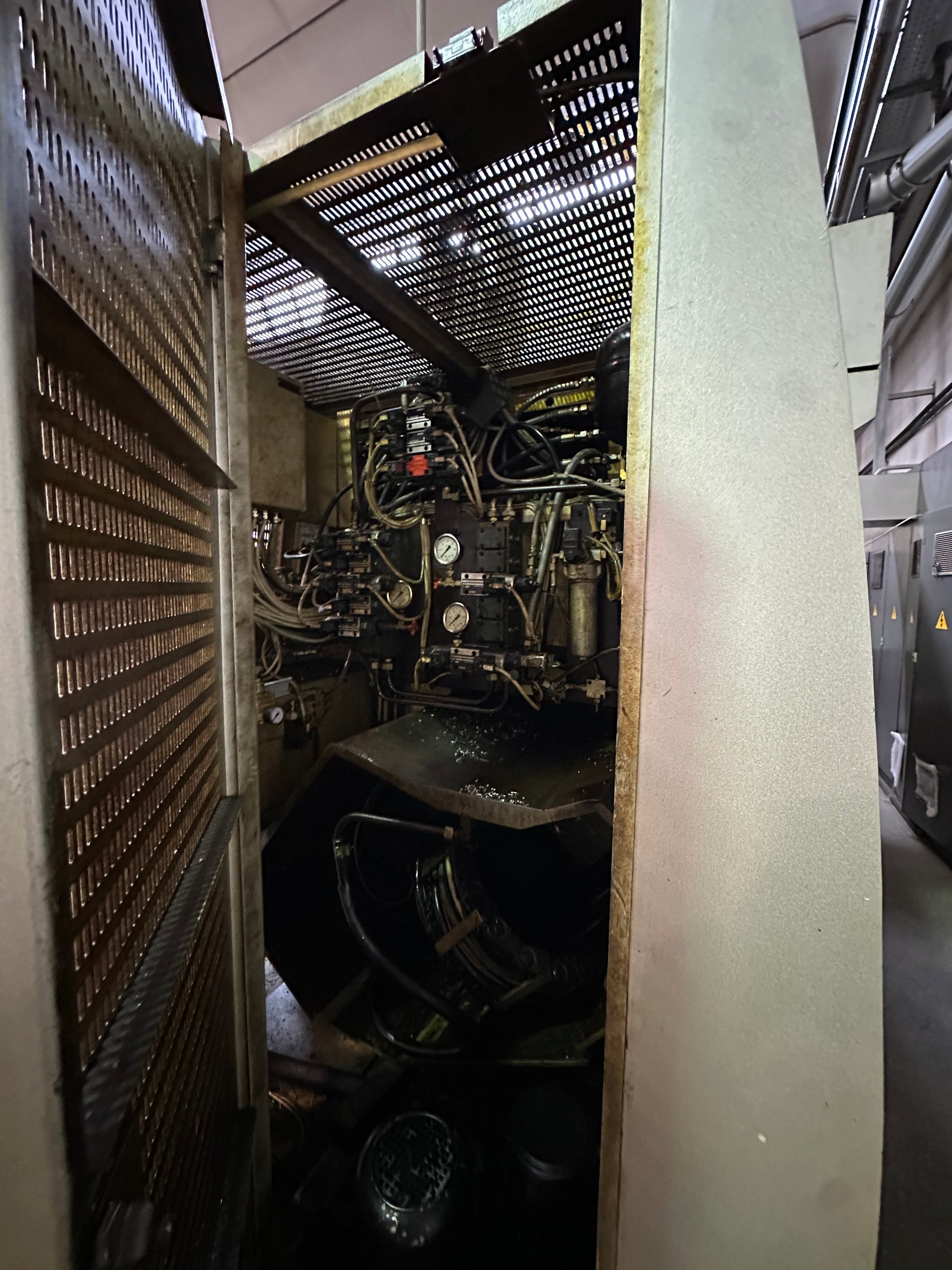 Tornio CNC Gildemeister GM 67 a 3 mandrini con caricatore IEMCA PRA 100/32 il Metalmeccanico Di M
