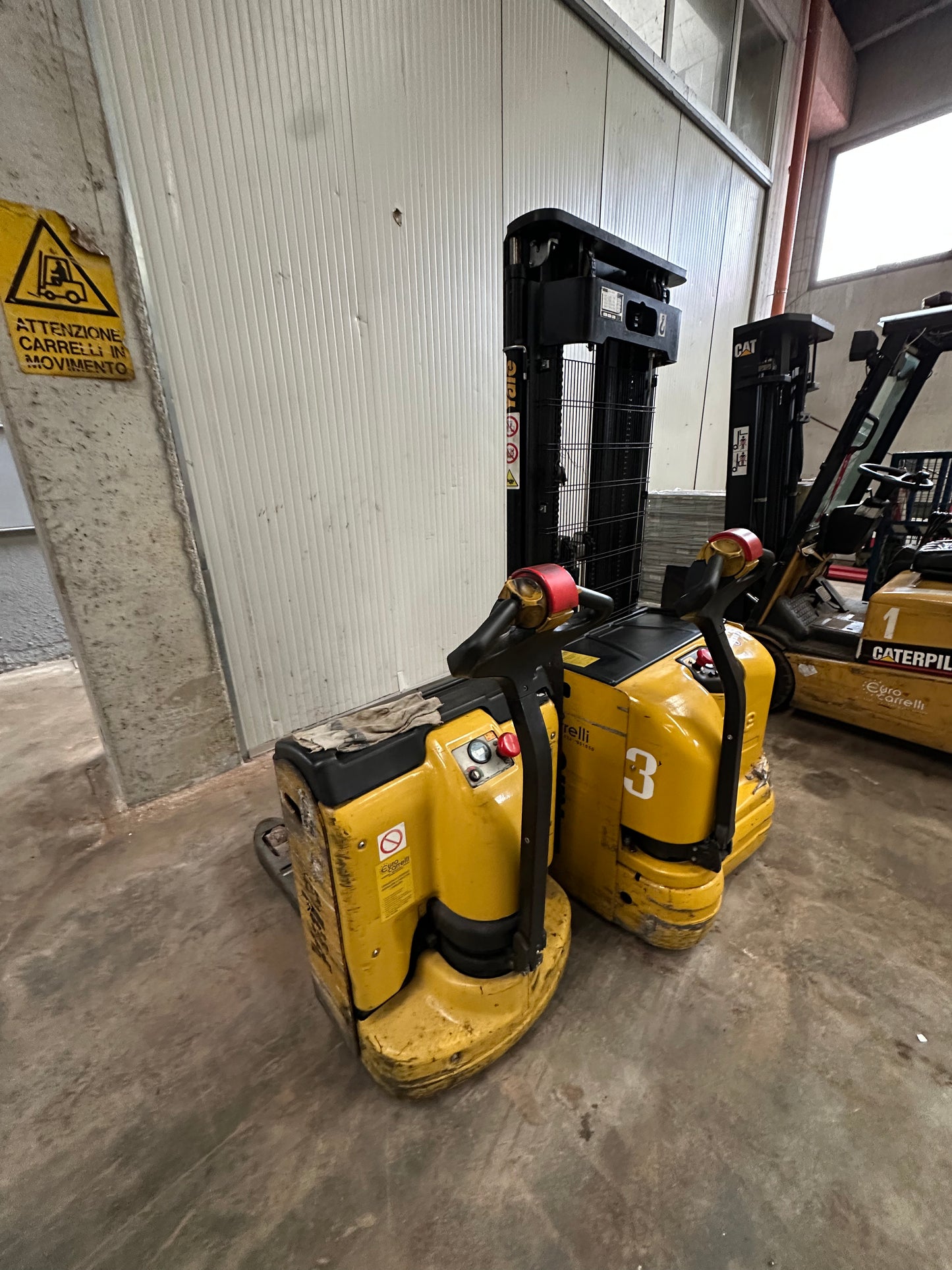 Transpallet elettrico retrattile YALE USATO