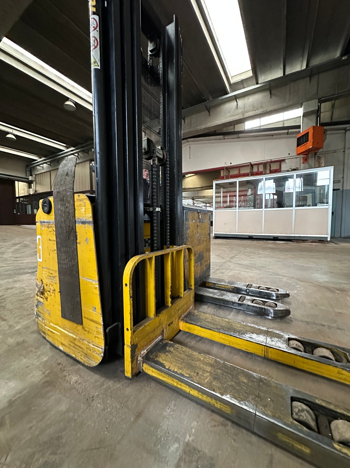 Transpallet elettrico retrattile YALE USATO