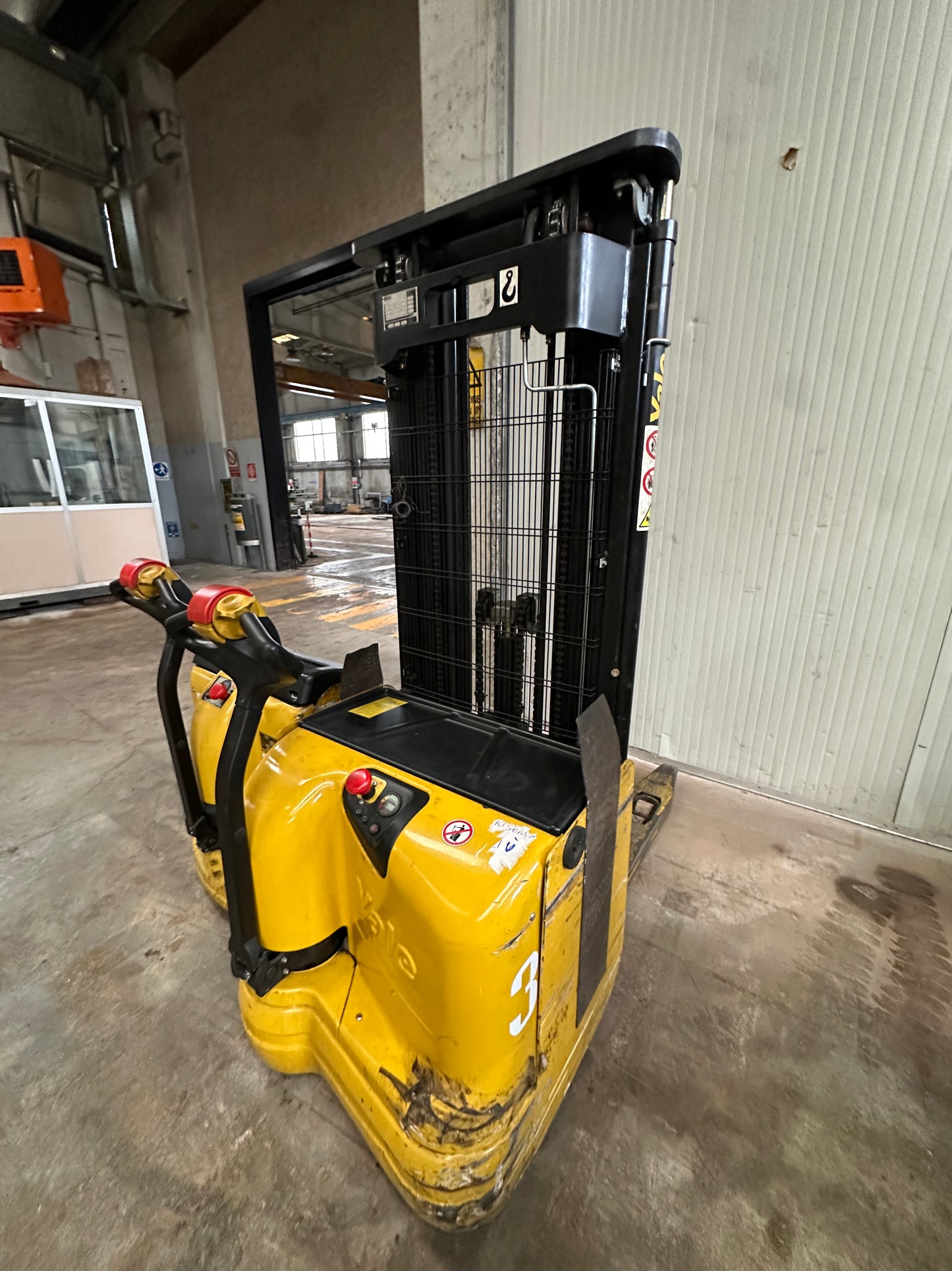 Transpallet elettrico retrattile YALE USATO