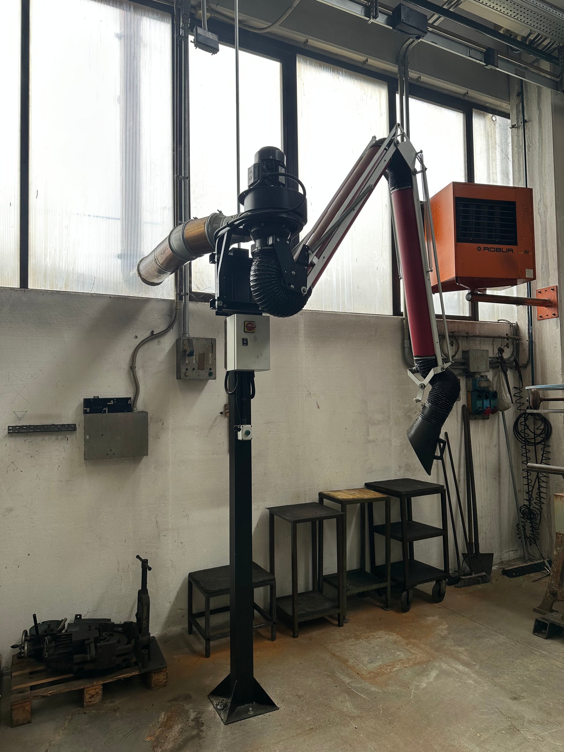 Aspiratore fumi di saldatura AIRBRAVO 5M con braccio snodato – anno 2018 usato (come nuovo) il Metalmeccanico Di M