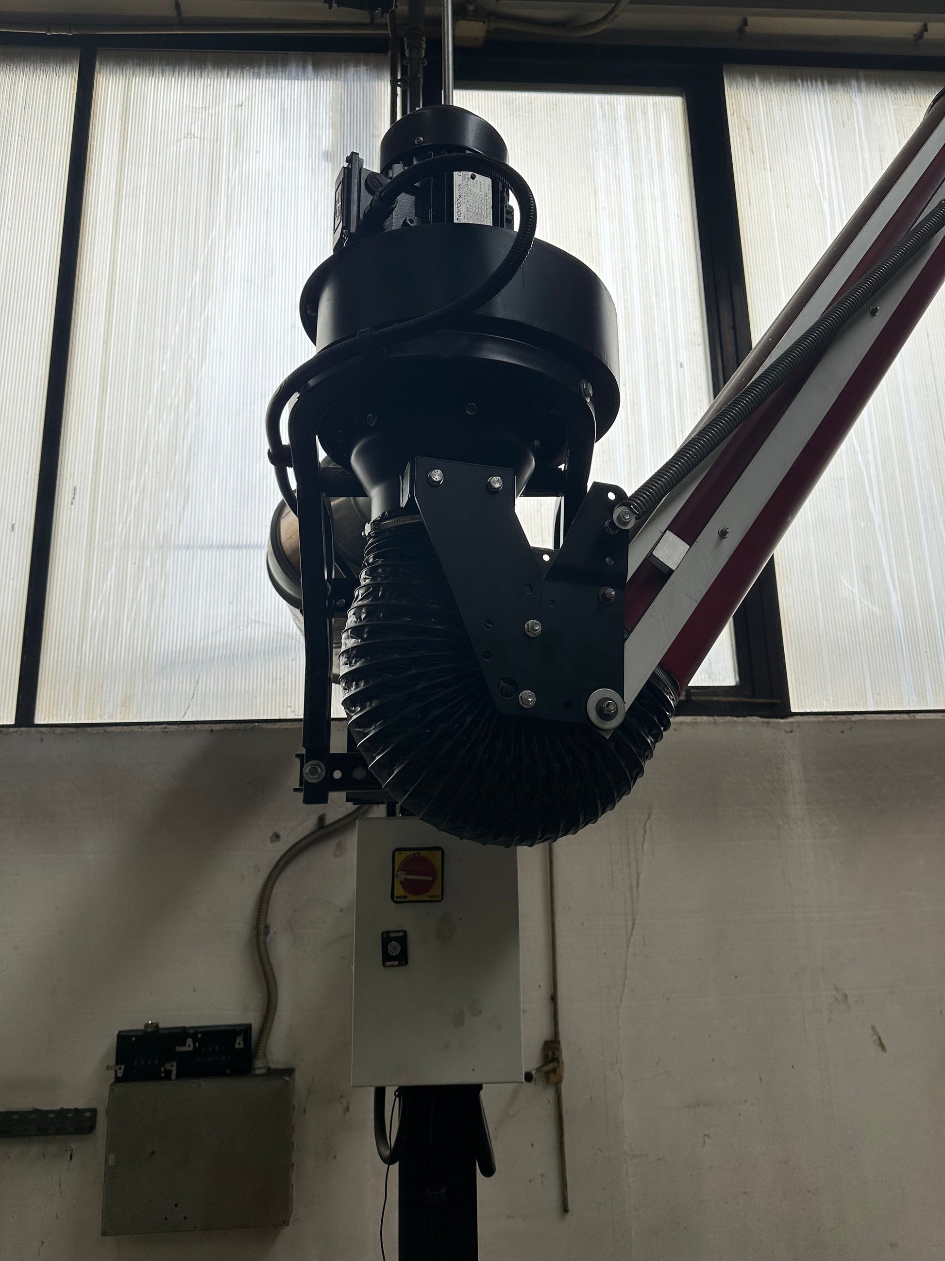 Aspiratore fumi di saldatura AIRBRAVO 5M con braccio snodato – anno 2018 usato (come nuovo) il Metalmeccanico Di M