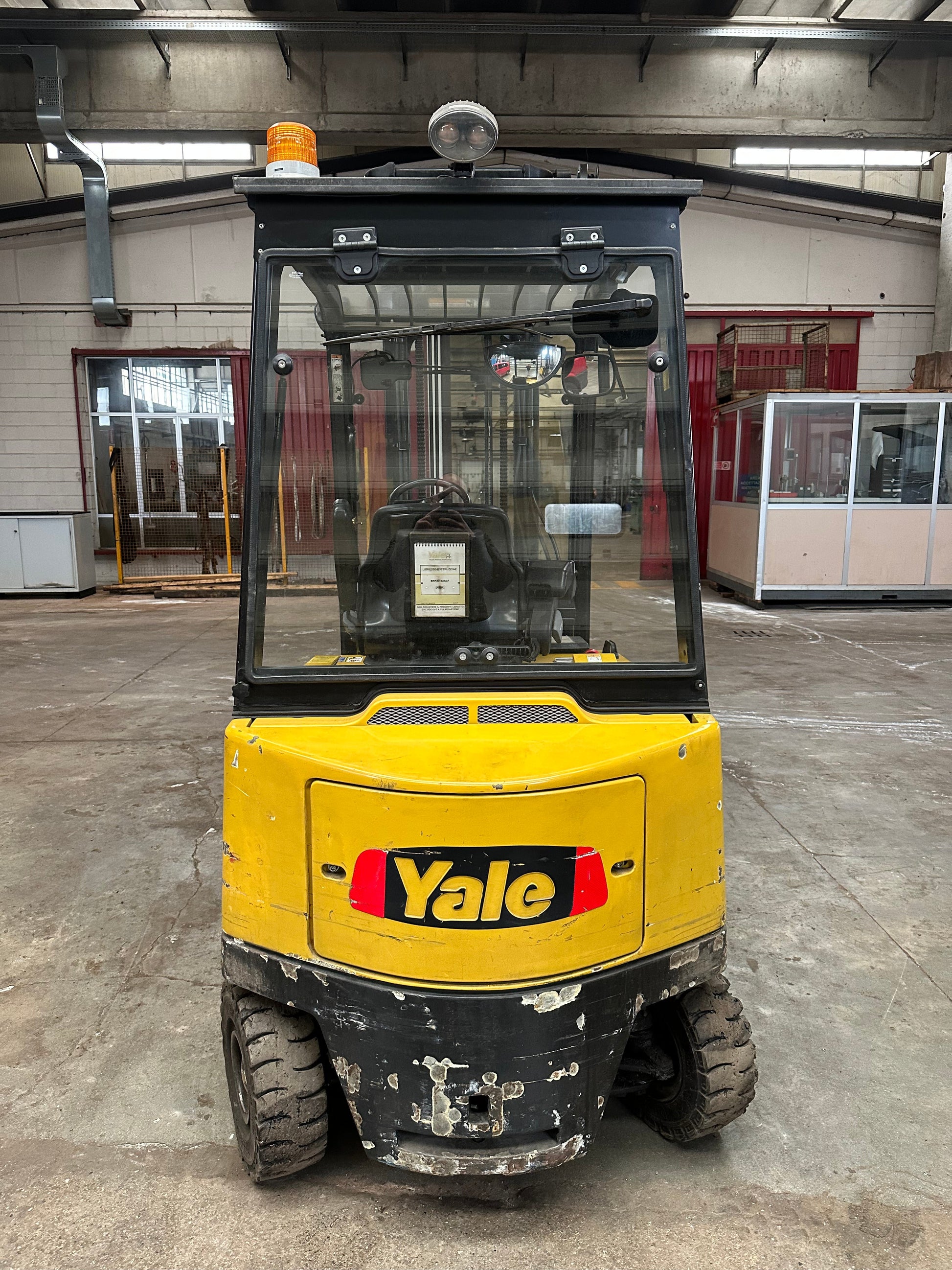 Muletto / Carrello elevatore elettrico YALE ERP30ALF usato – portata 3000 kg – alzata 4.100 mm il Metalmeccanico Di M