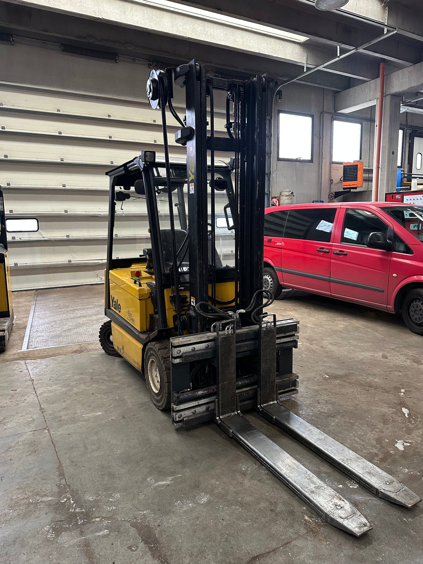 Muletto / Carrello elevatore elettrico YALE ERP30ALF usato – portata 3000 kg – alzata 4.100 mm il Metalmeccanico Di M