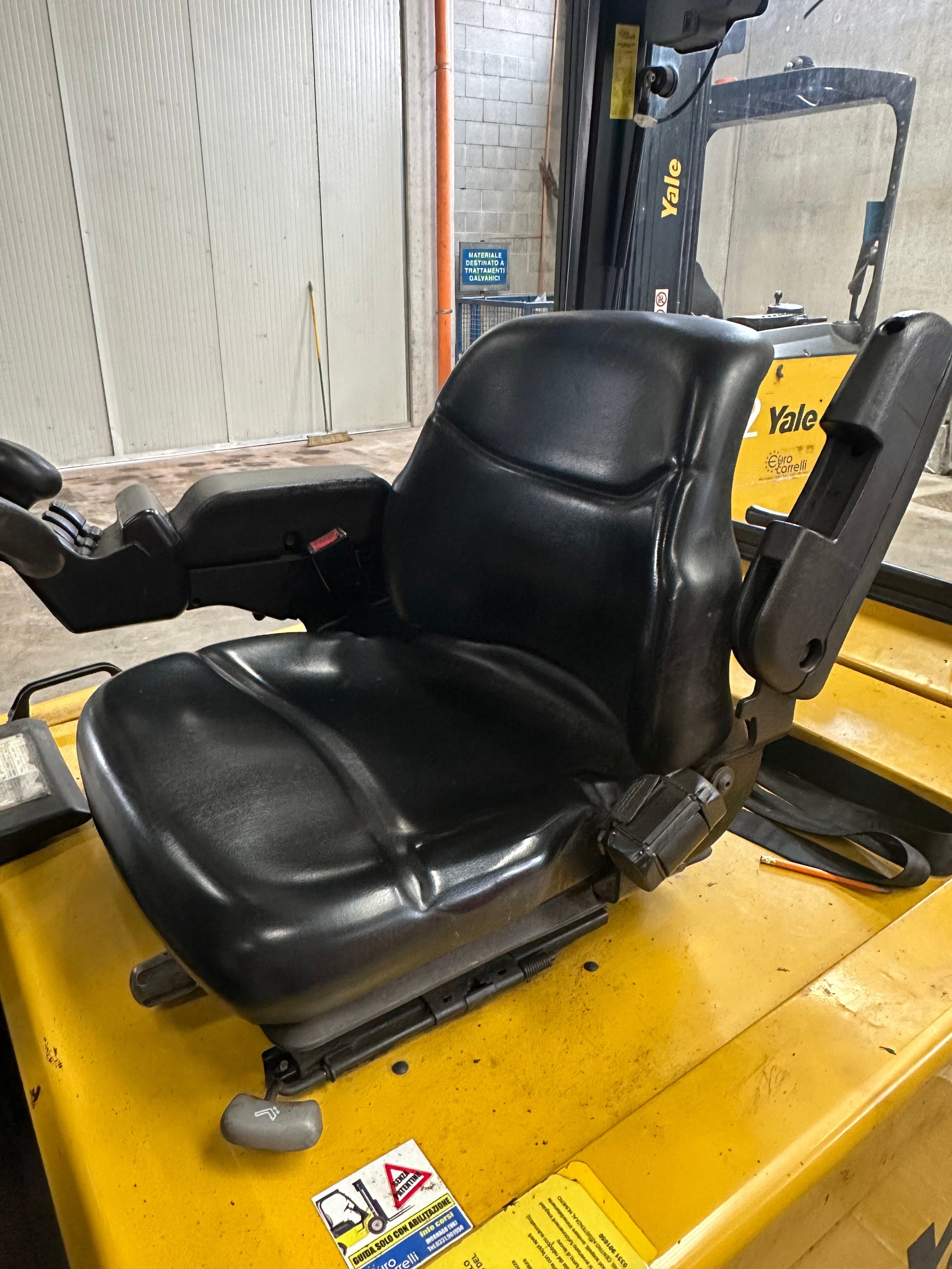 Muletto / Carrello elevatore elettrico YALE ERP30ALF usato – portata 3000 kg – alzata 4.100 mm il Metalmeccanico Di M