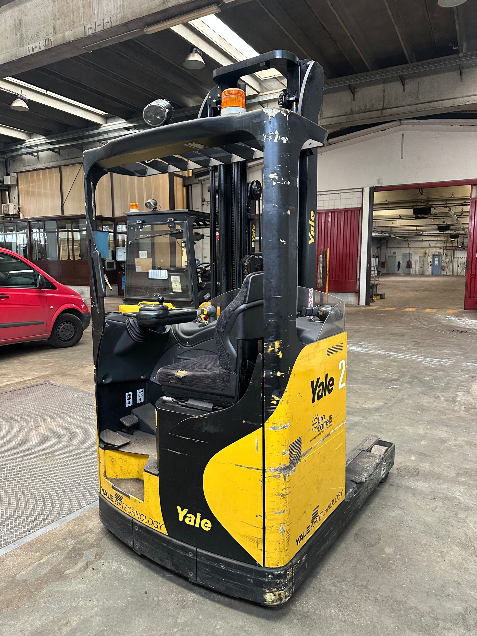 Carrello elevatore retrattile YALE MR14 usato – portata 1400 kg – alzata fino a 6.490 mm il Metalmeccanico Di M