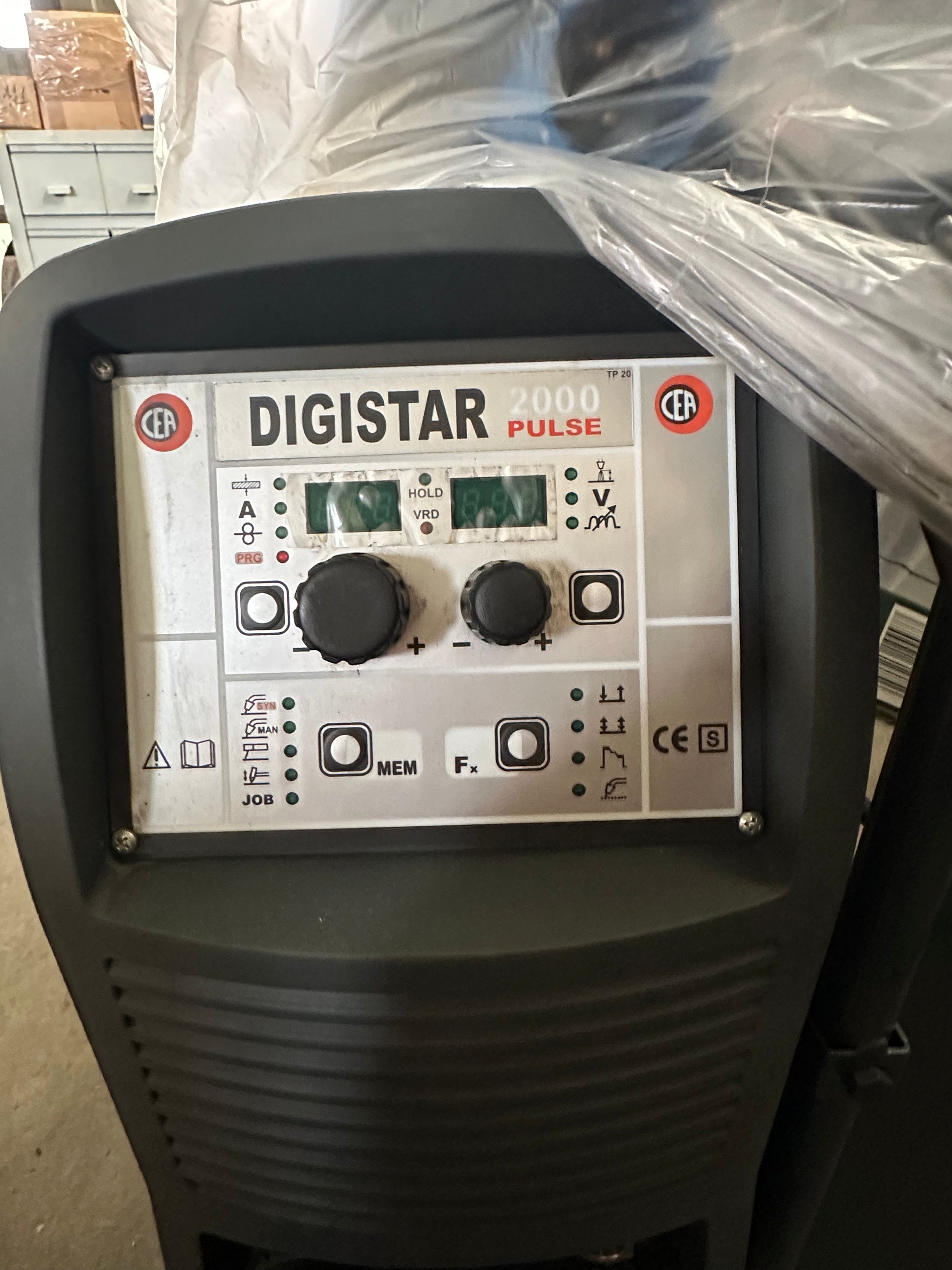 Saldatrice CEA DIGISTAR 2000 PULSE usata completa di carrello e accessori il Metalmeccanico Di M