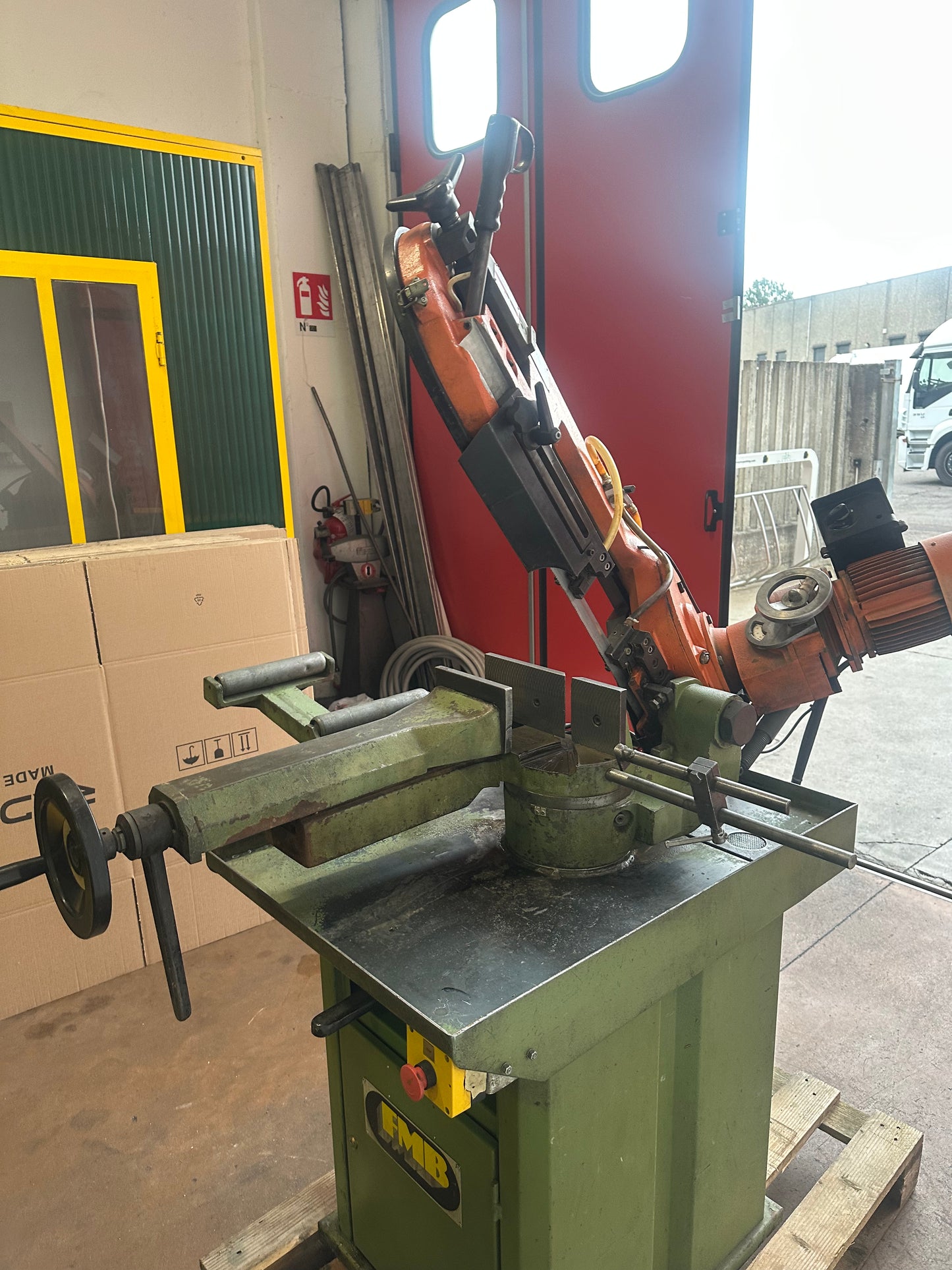 Segatrice a nastro FMB – 380V usata il Metalmeccanico Di M