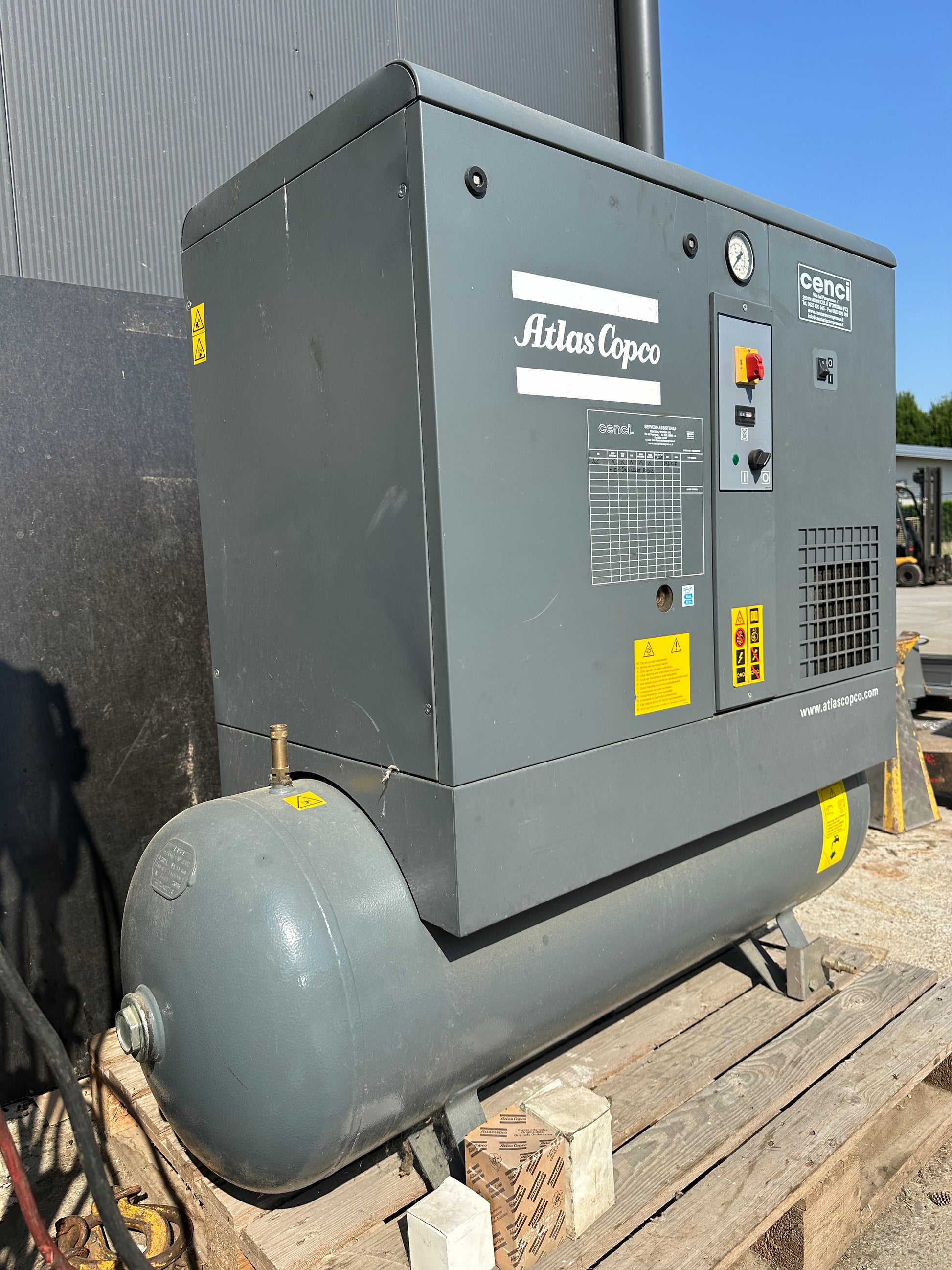 Compressore a vite Atlas Copco GX4 FF usato con essiccatore e serbatoio – 4 kW, 10 bar, anno 2008 il Metalmeccanico Di M