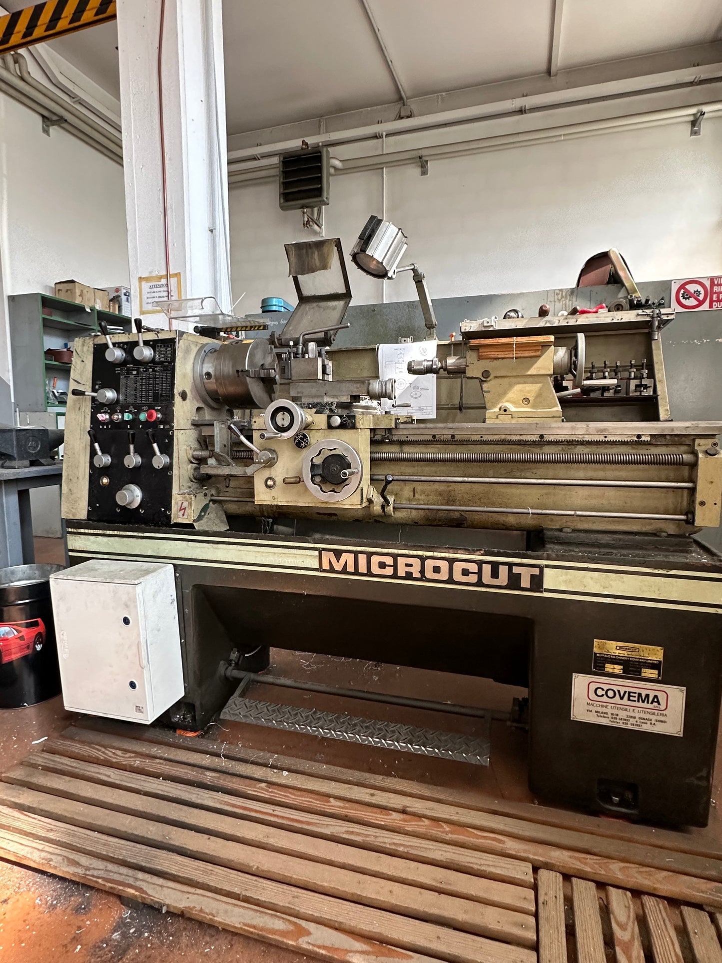 Tornio tradizionale parallelo Microcut 1340 usato con contropunta e accessori il Metalmeccanico Di M