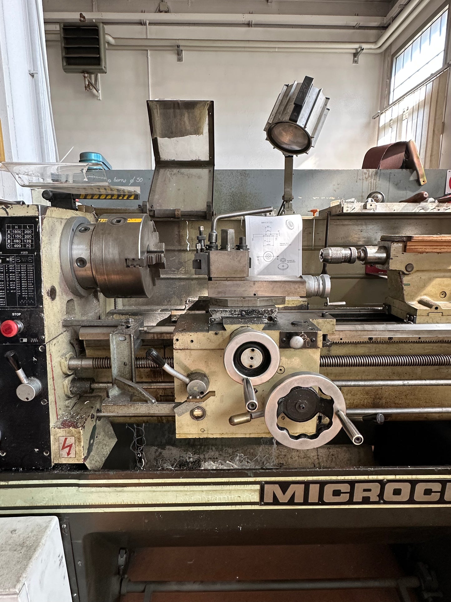 Tornio tradizionale parallelo Microcut 1340 usato con contropunta e accessori il Metalmeccanico Di M