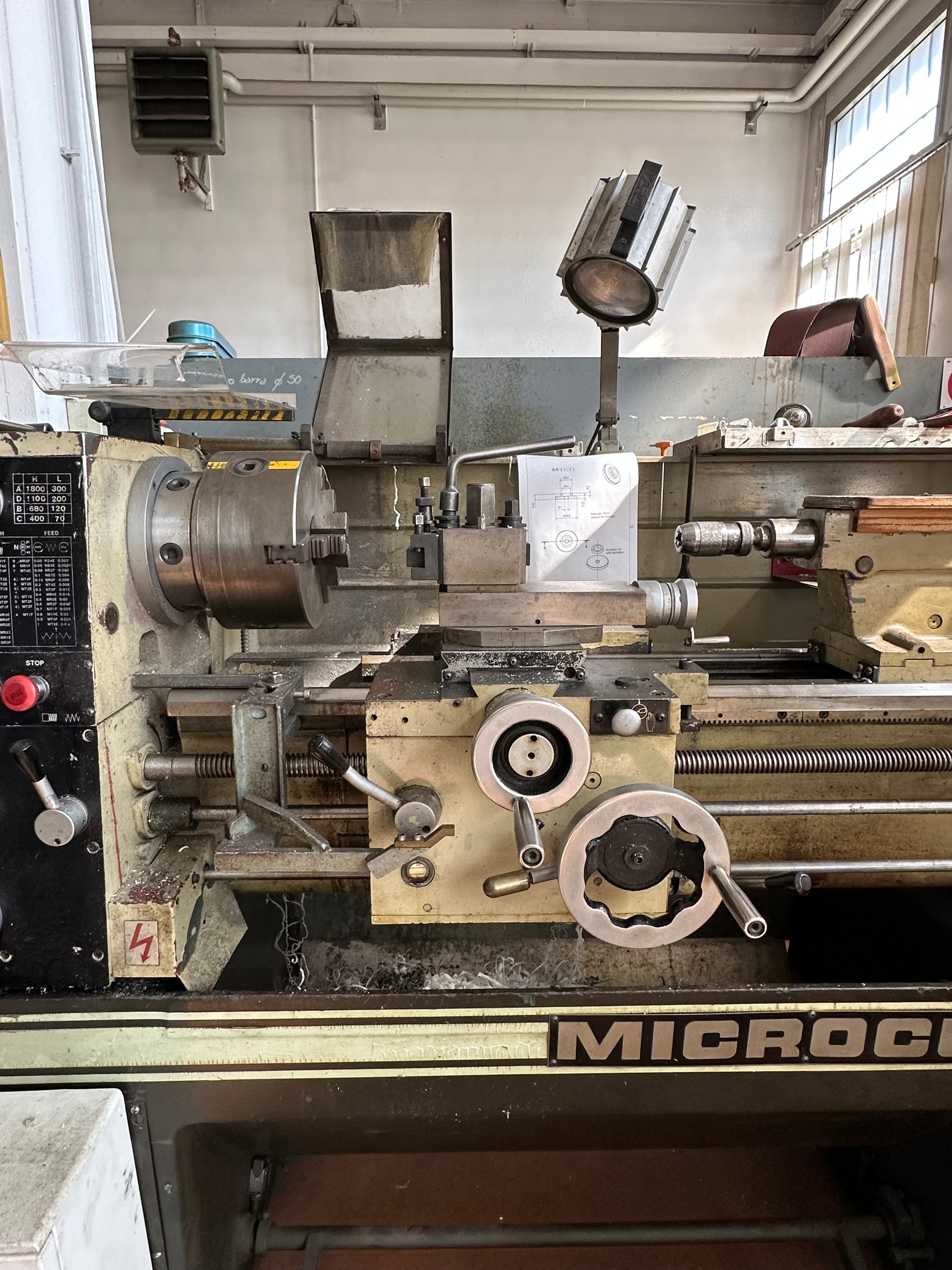 Tornio tradizionale parallelo Microcut 1340 usato con contropunta e accessori il Metalmeccanico Di M