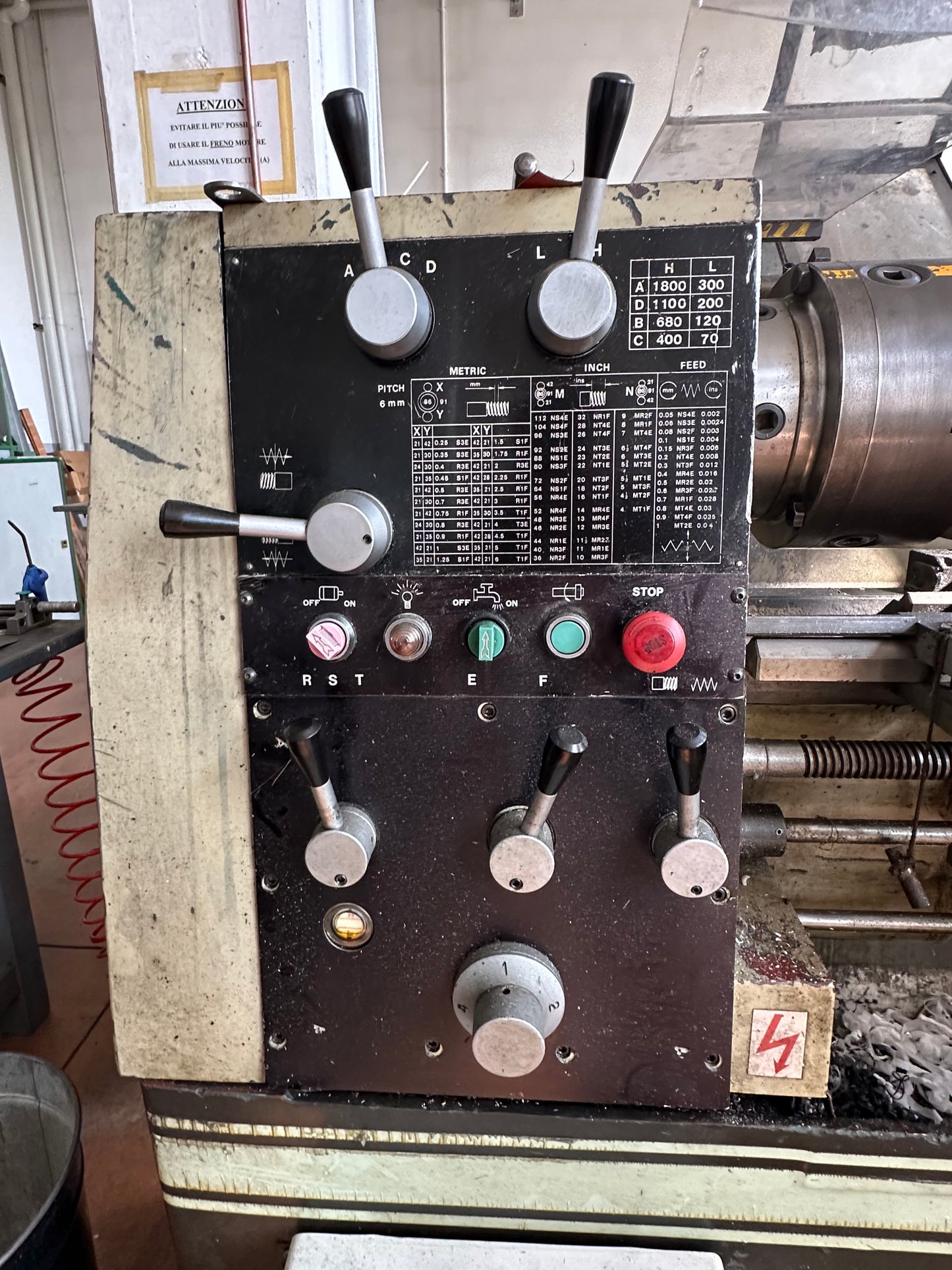 Tornio tradizionale parallelo Microcut 1340 usato con contropunta e accessori il Metalmeccanico Di M