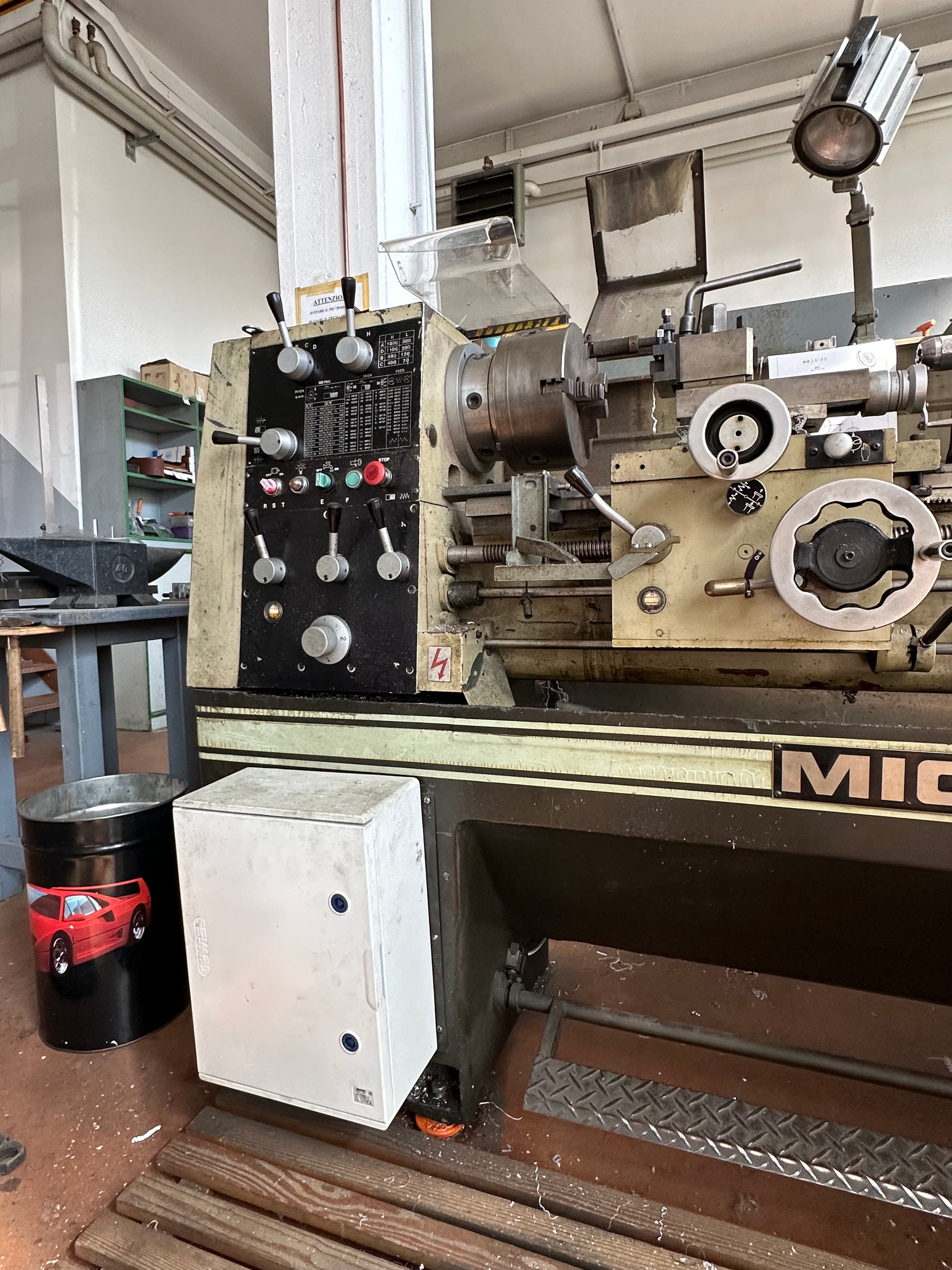 Tornio tradizionale parallelo Microcut 1340 usato con contropunta e accessori il Metalmeccanico Di M