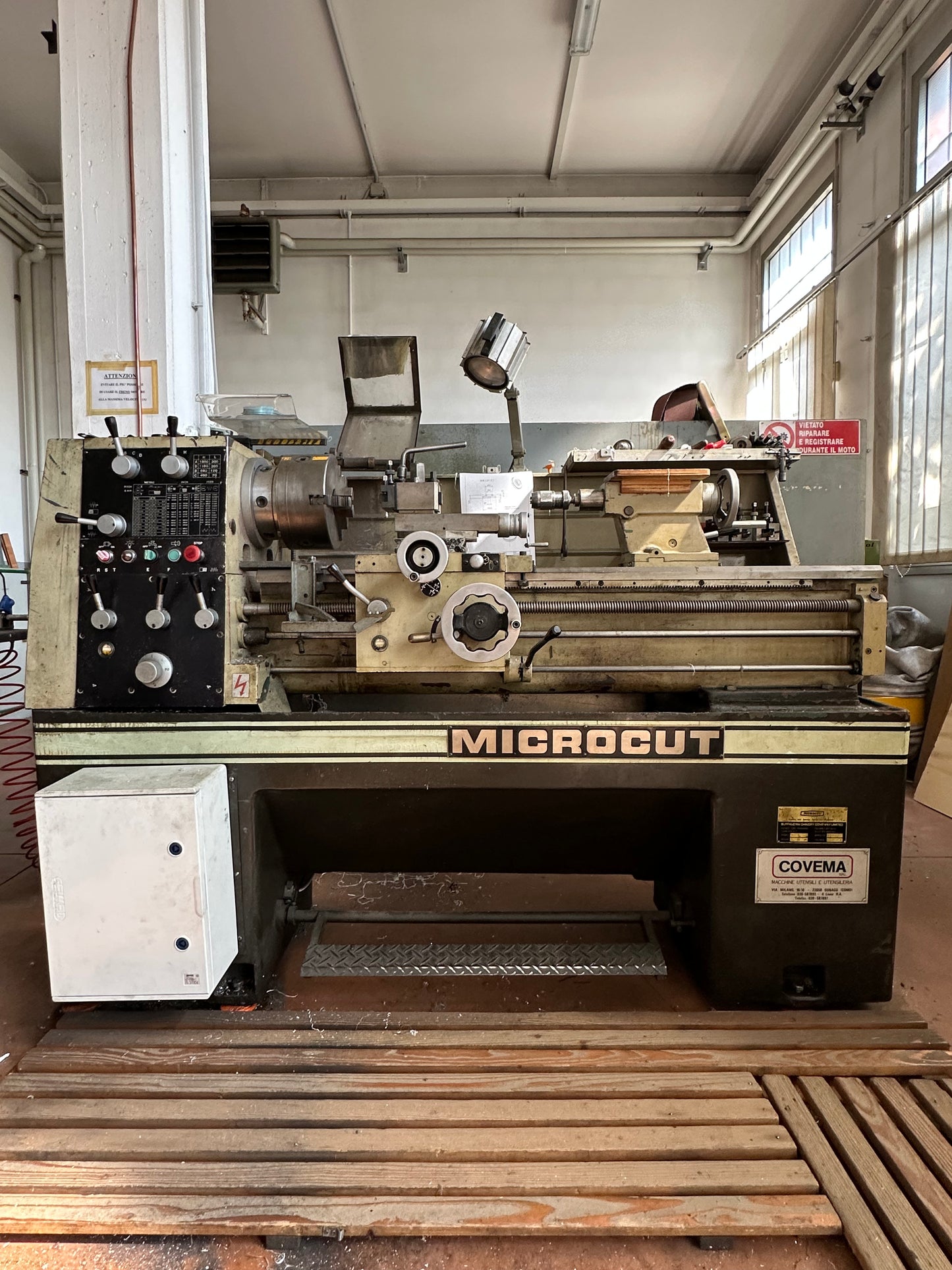 Tornio tradizionale parallelo Microcut 1340 usato con contropunta e accessori il Metalmeccanico Di M