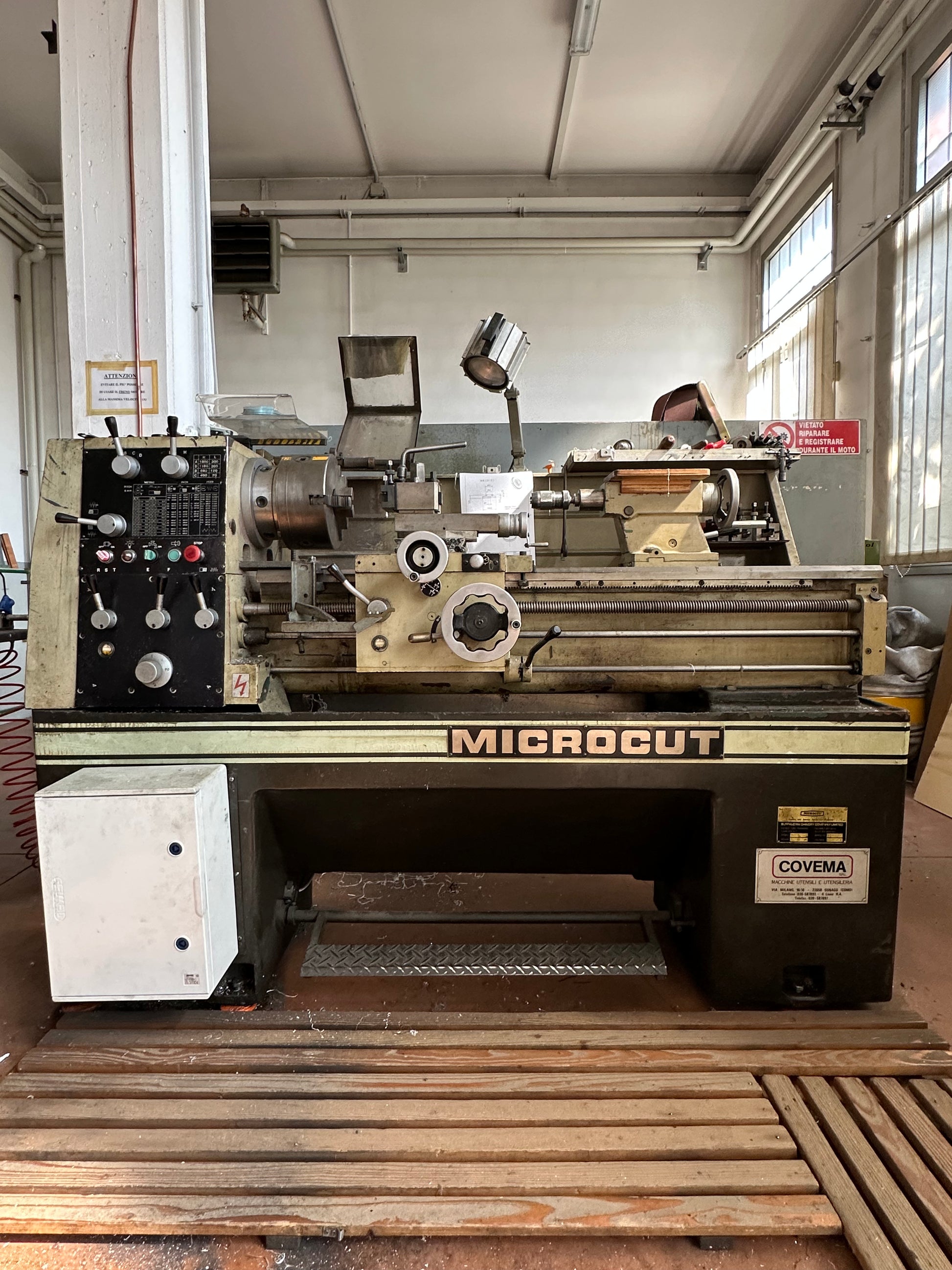 Tornio tradizionale parallelo Microcut 1340 usato con contropunta e accessori il Metalmeccanico Di M