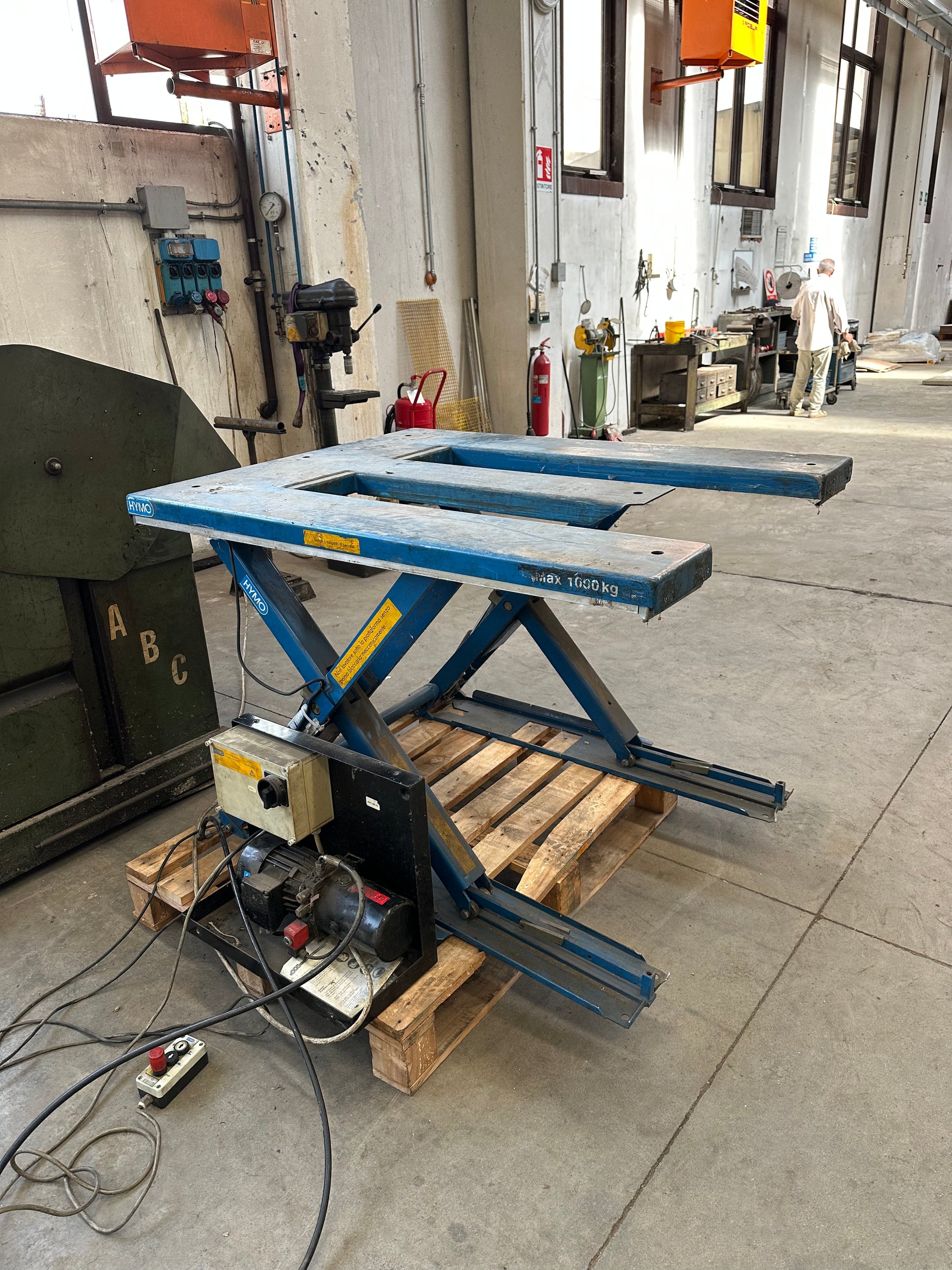 Piattaforma elevatrice elettroidraulica a pantografo HYMO MX 10-8E – portata 1.000 kg il Metalmeccanico Di M