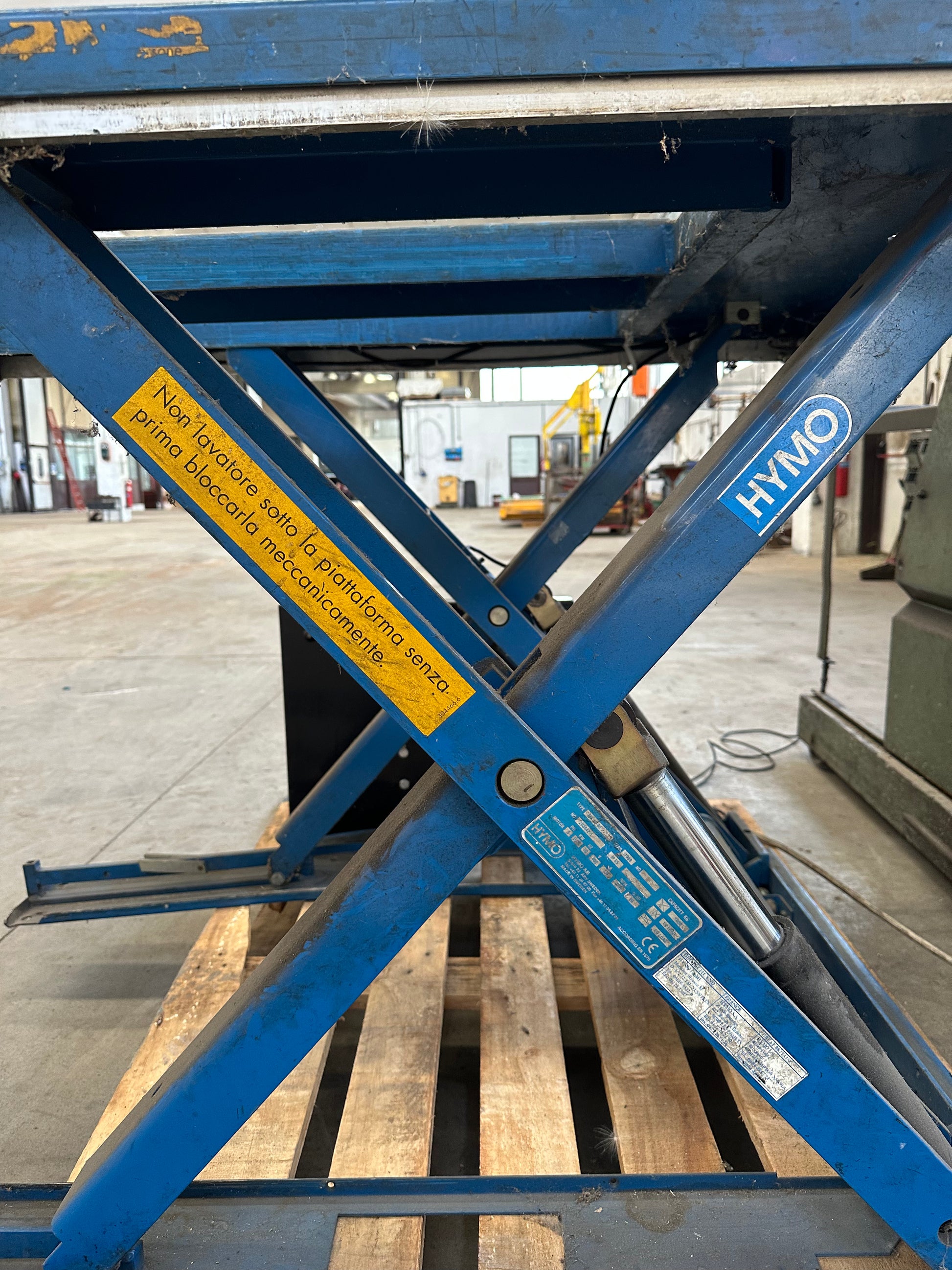 Piattaforma elevatrice elettroidraulica a pantografo HYMO MX 10-8E – portata 1.000 kg il Metalmeccanico Di M