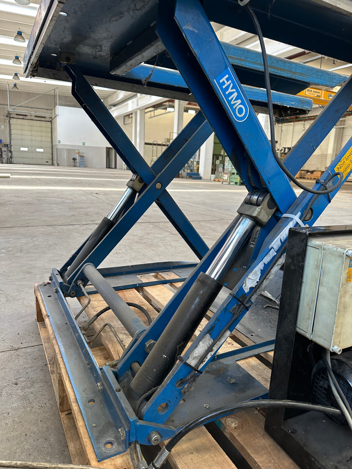 Piattaforma elevatrice elettroidraulica a pantografo HYMO MX 10-8E – portata 1.000 kg il Metalmeccanico Di M