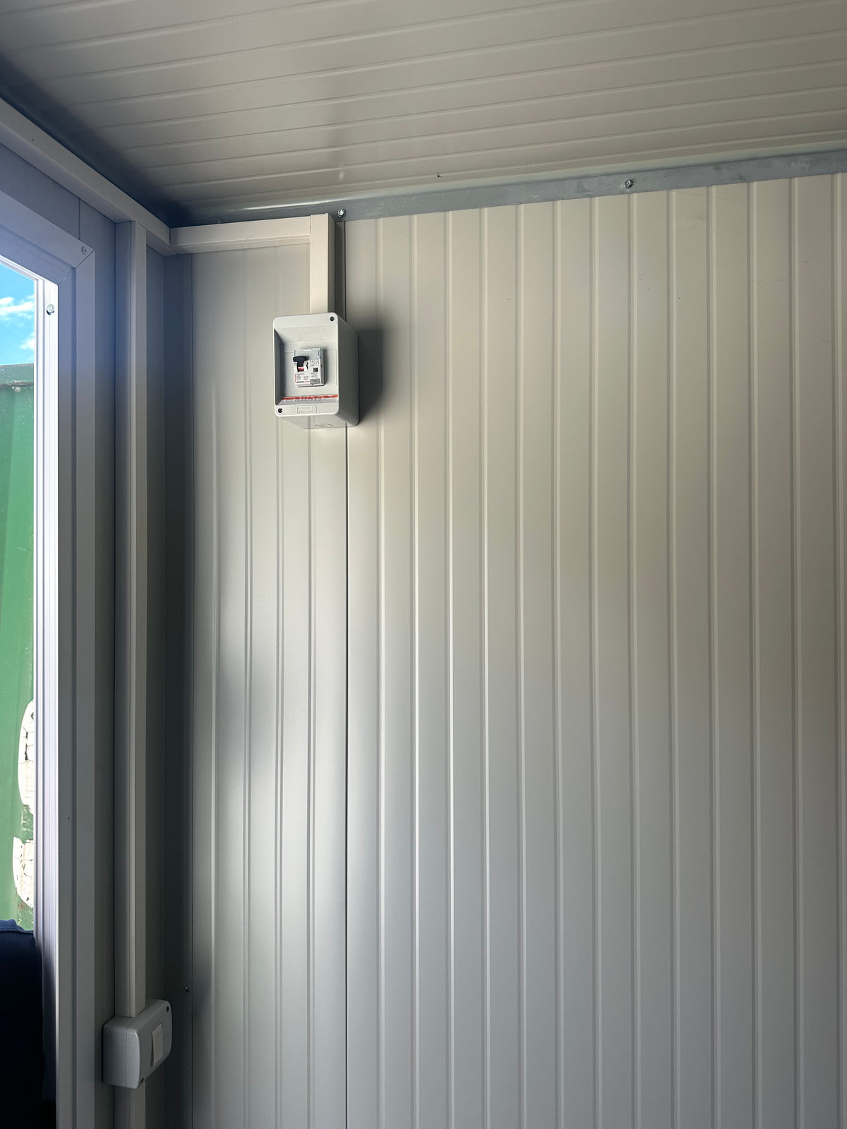 Novobox modulo prefabbricato coibentato uso ufficio / magazzino – circa 6,4 × 2,4 m – usato pari al nuovo il Metalmeccanico Di M