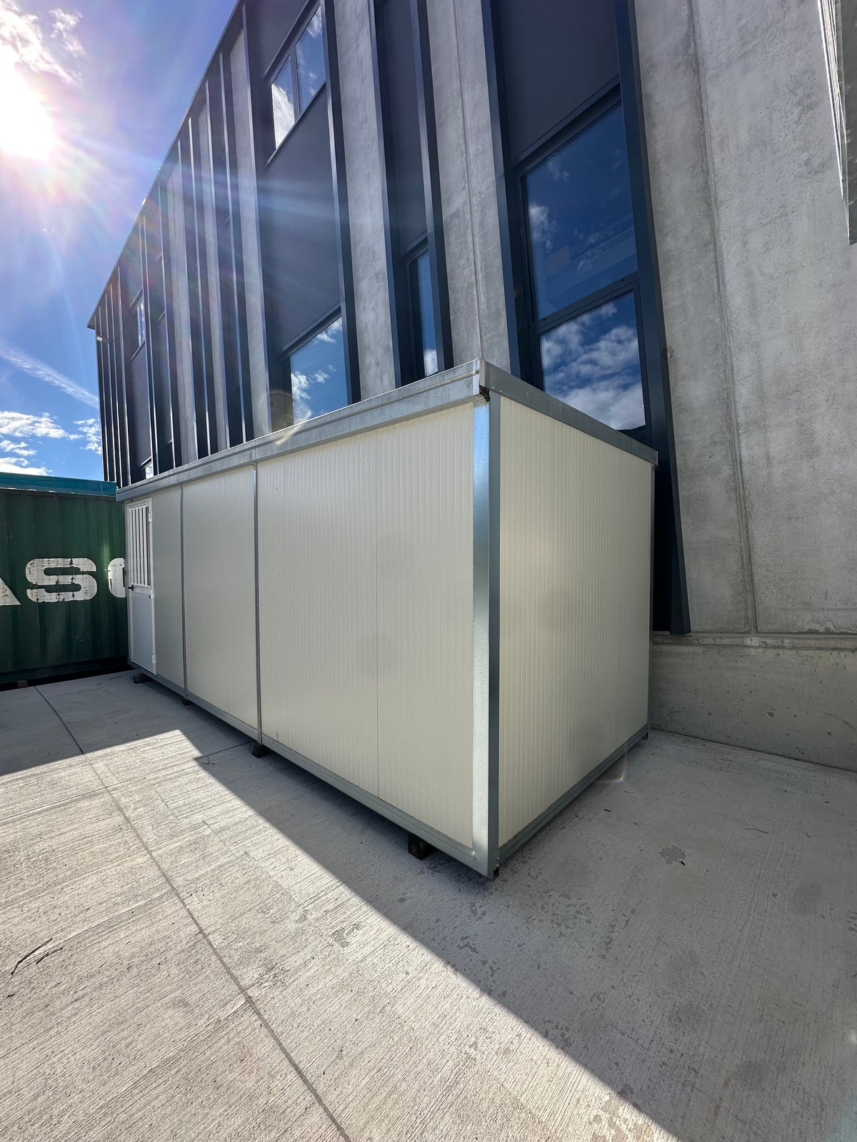 Novobox modulo prefabbricato coibentato uso ufficio / magazzino – circa 6,4 × 2,4 m – usato pari al nuovo il Metalmeccanico Di M